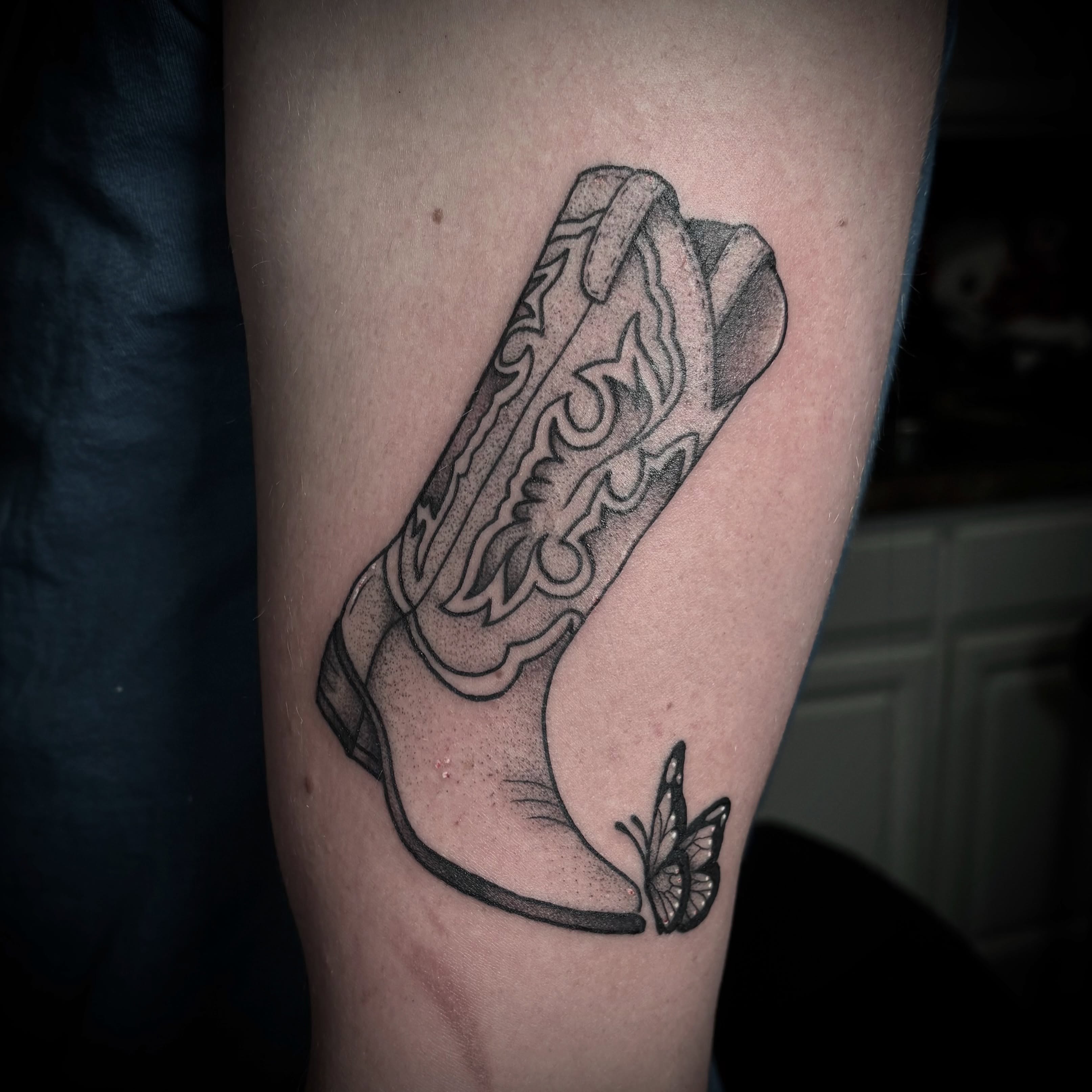 Hot dog with chili black and grey tattoo on the forearm by 𝒜𝓇𝓉 𝒷𝓎 𝒱𝑒 𝒩𝑜𝒸𝓉𝑒𝓂