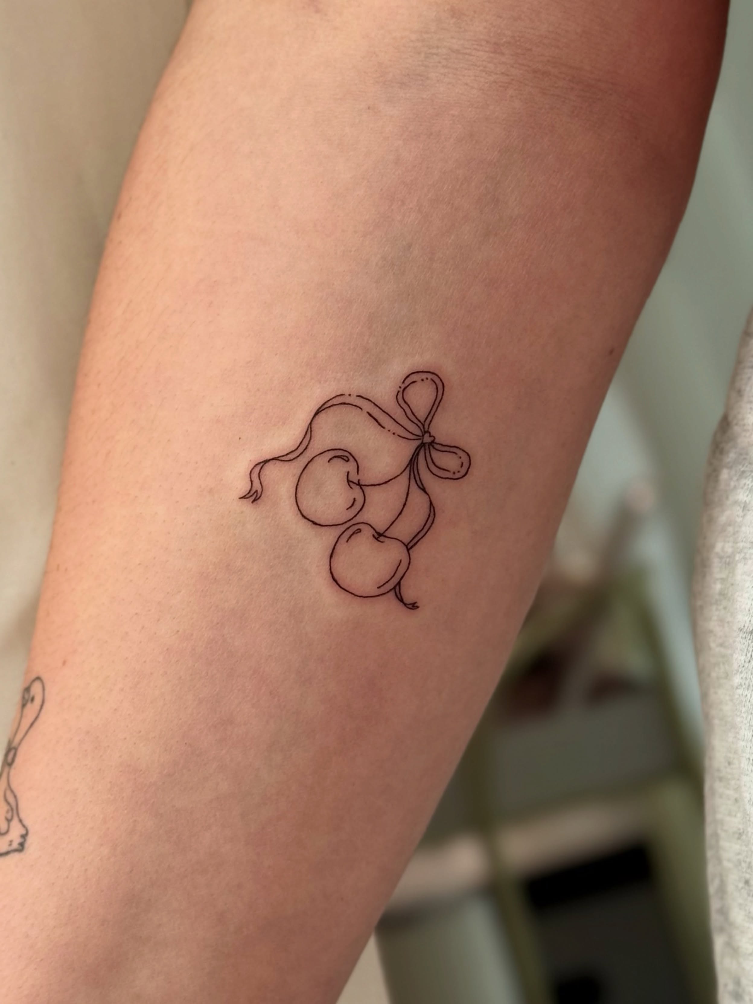 Tattoo by @daintydetailsbyalyssa — fine_line