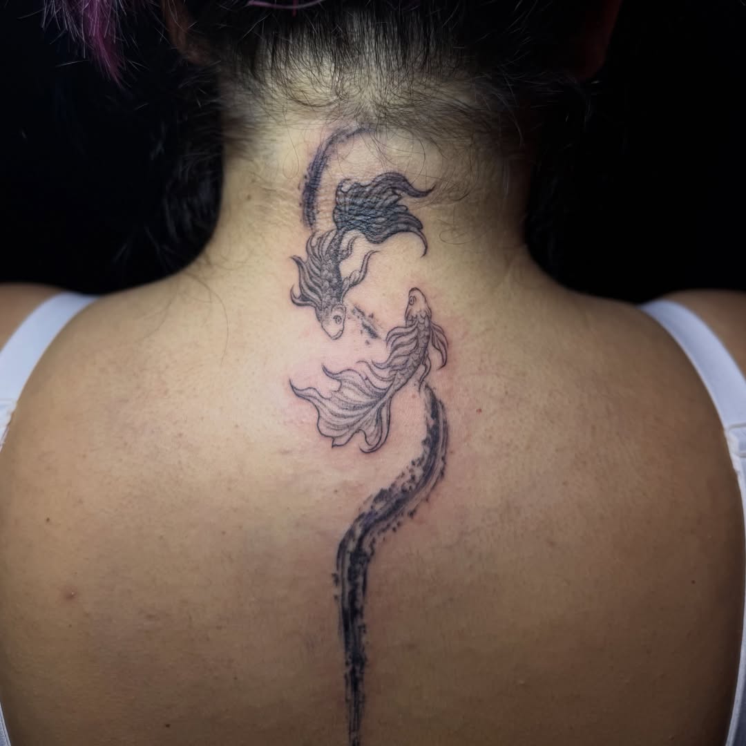 Mermaid black and grey tattoo on the back by ๐๐ญ๐ฆ๐จ๐ณ๐ข โ๐๐ฆ๐จโ ๐ฆต