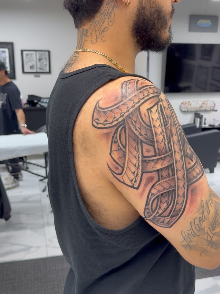 Tribal pattern tribal tattoo on the shoulder by TATTOOS by DESMOND