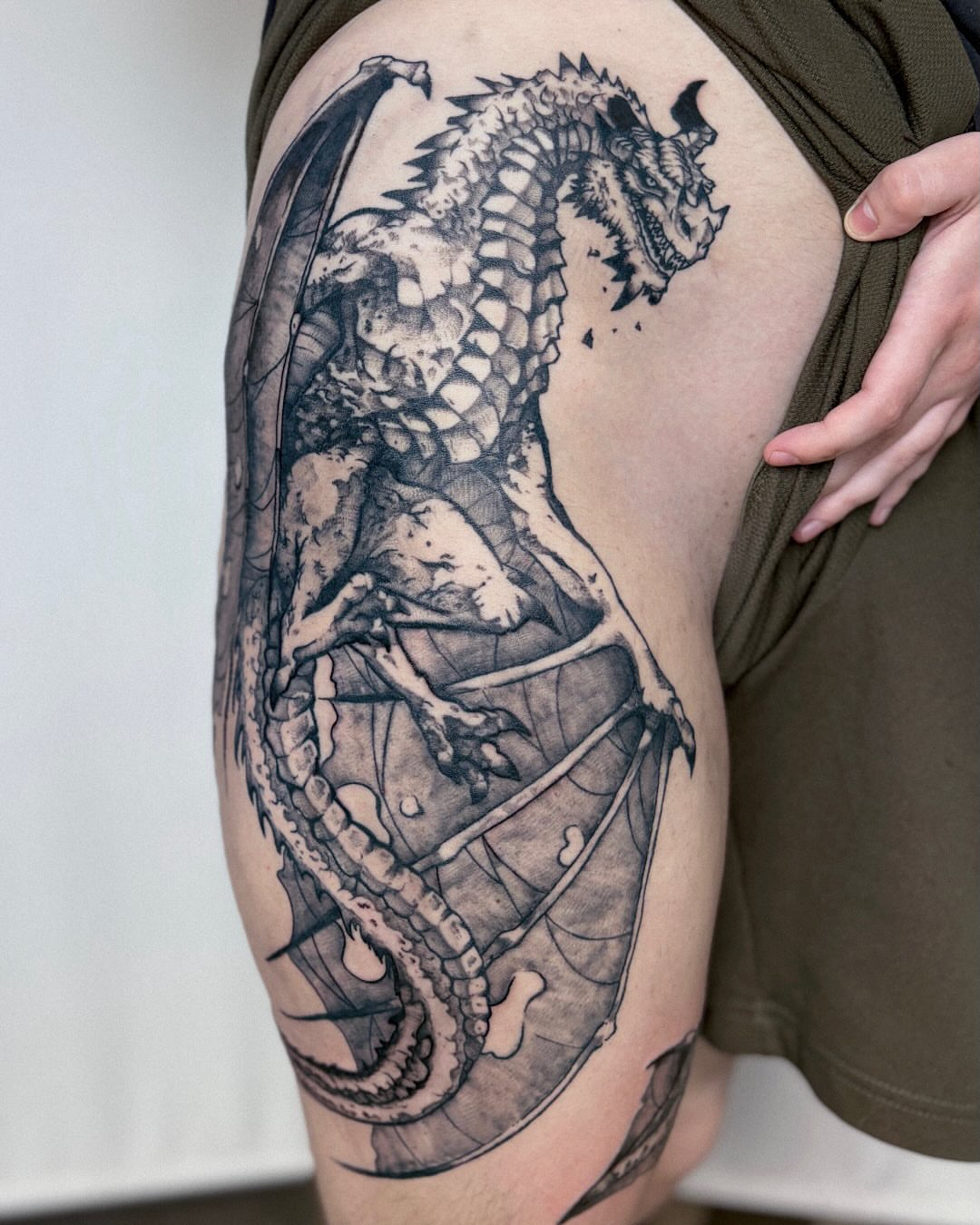 Dragon realism tattoo on the thigh by Kal