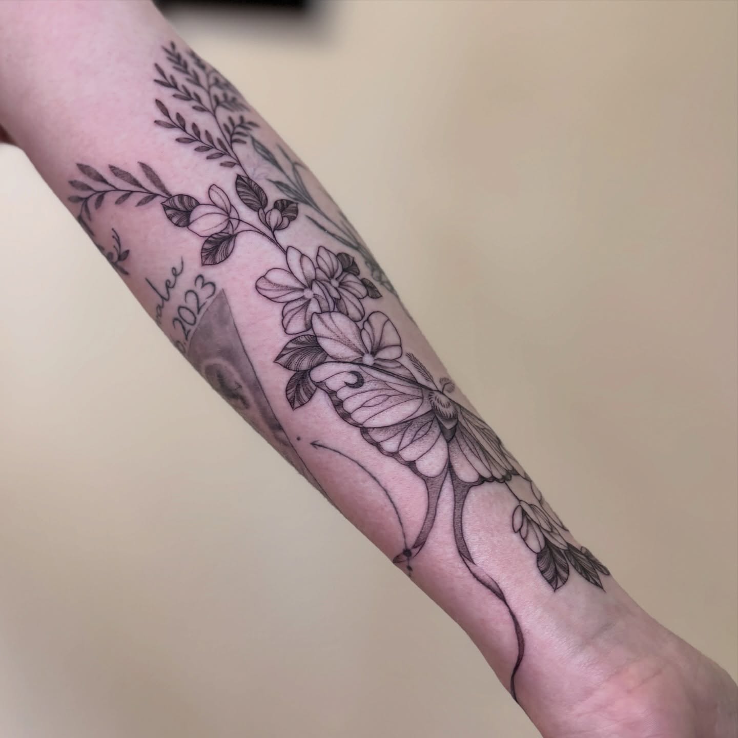Tattoo by @amp.tattoos — black_and_grey
