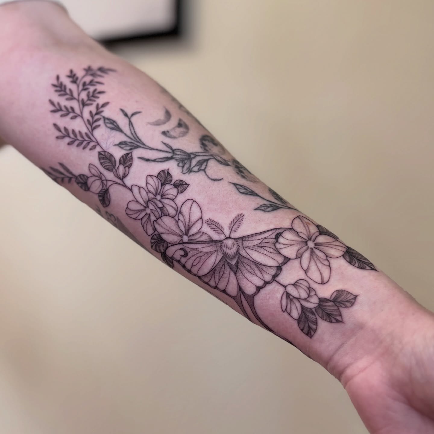 Tattoo by @amp.tattoos — black_and_grey