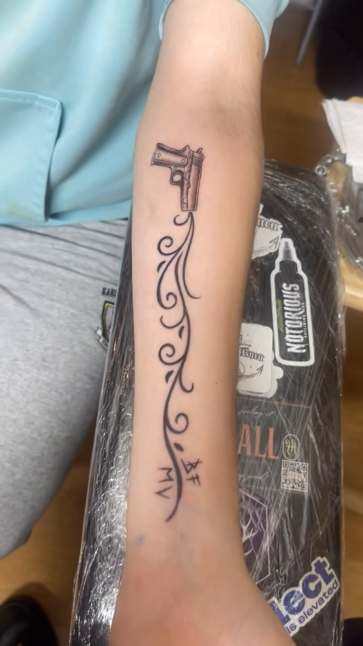 Tattoo by @tatts_ruru — fine_line, black_and_grey