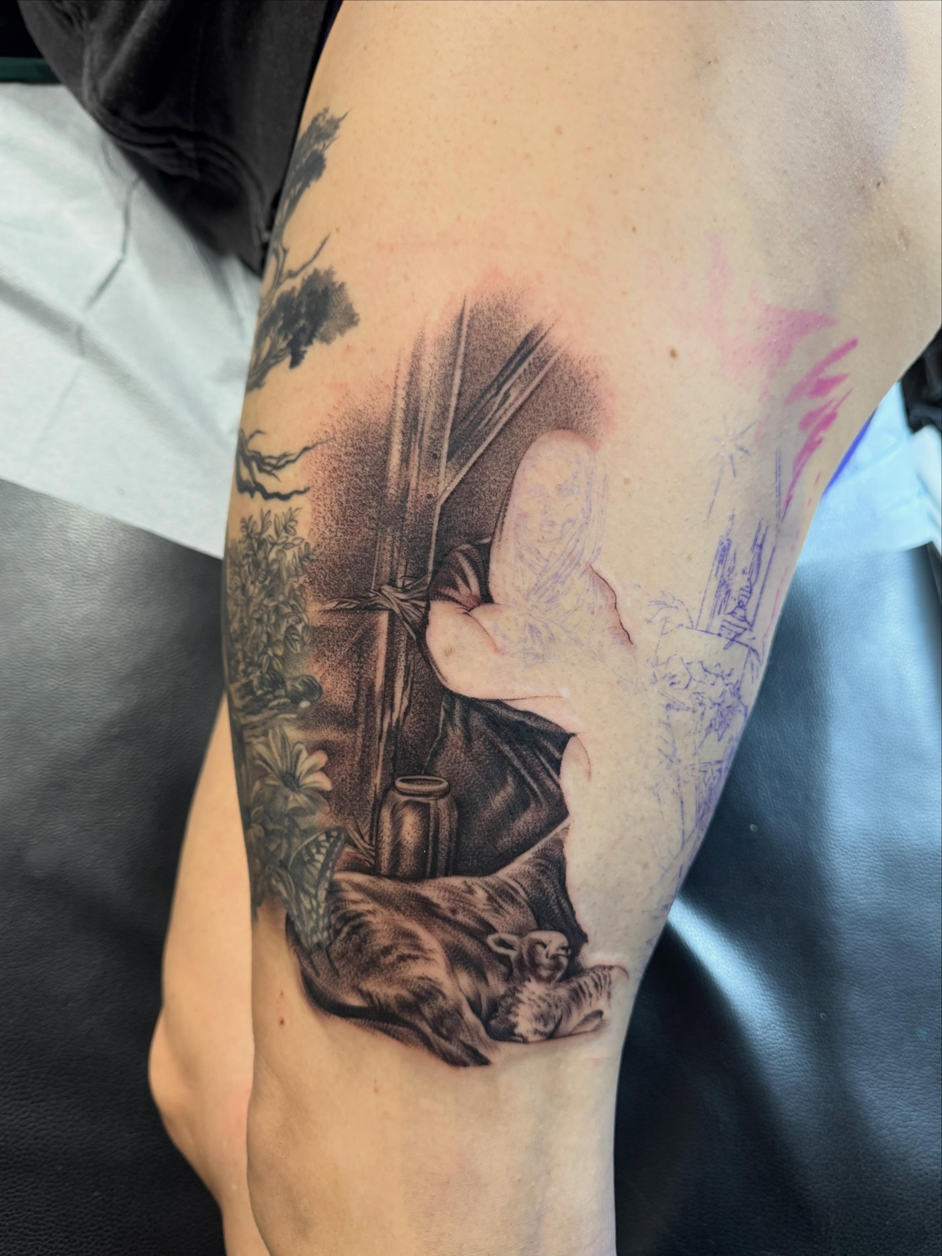 Woman with bird realism tattoo on the forearm by Carla V