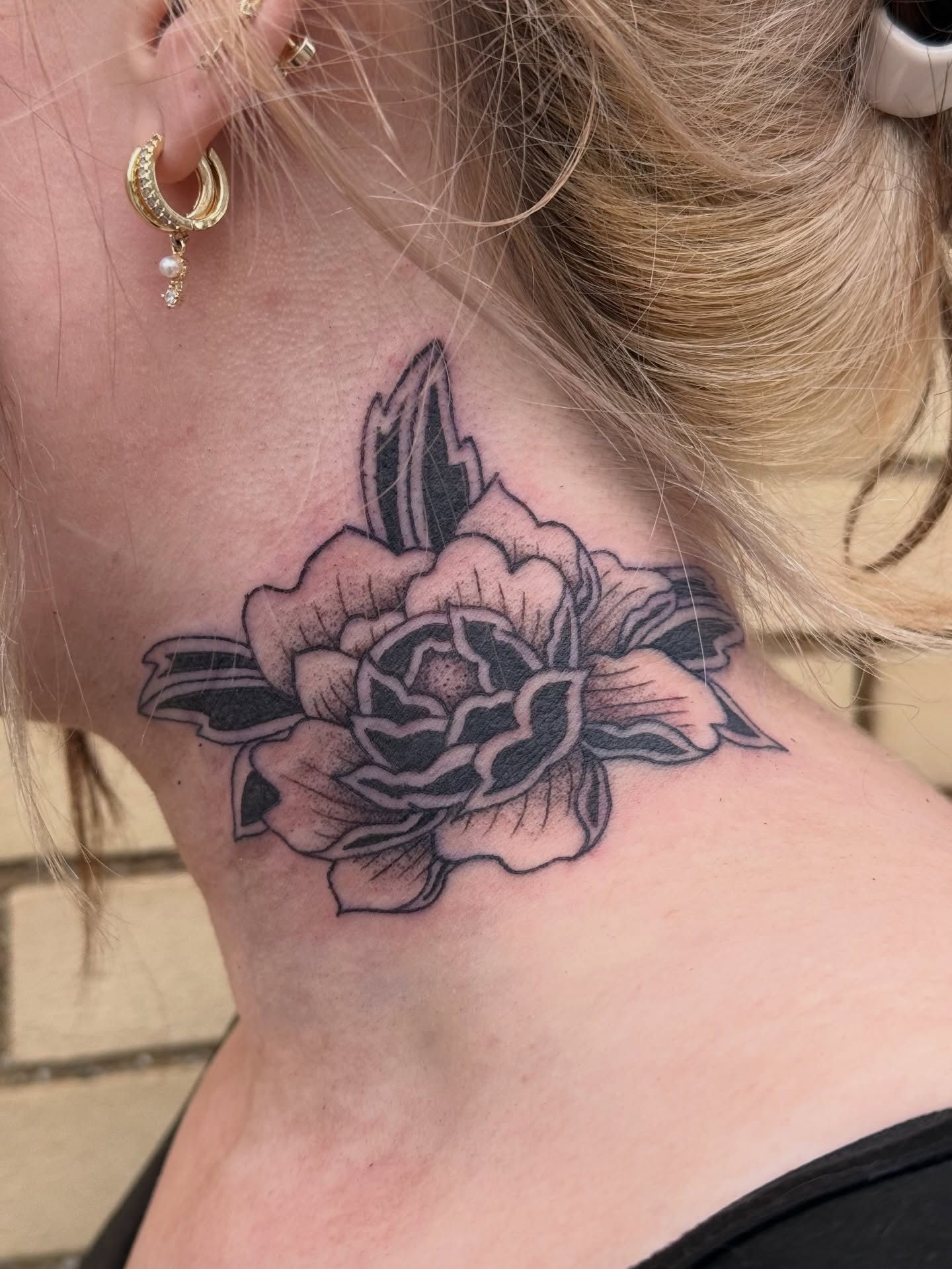 Flower black and grey tattoo on the neck by Mo