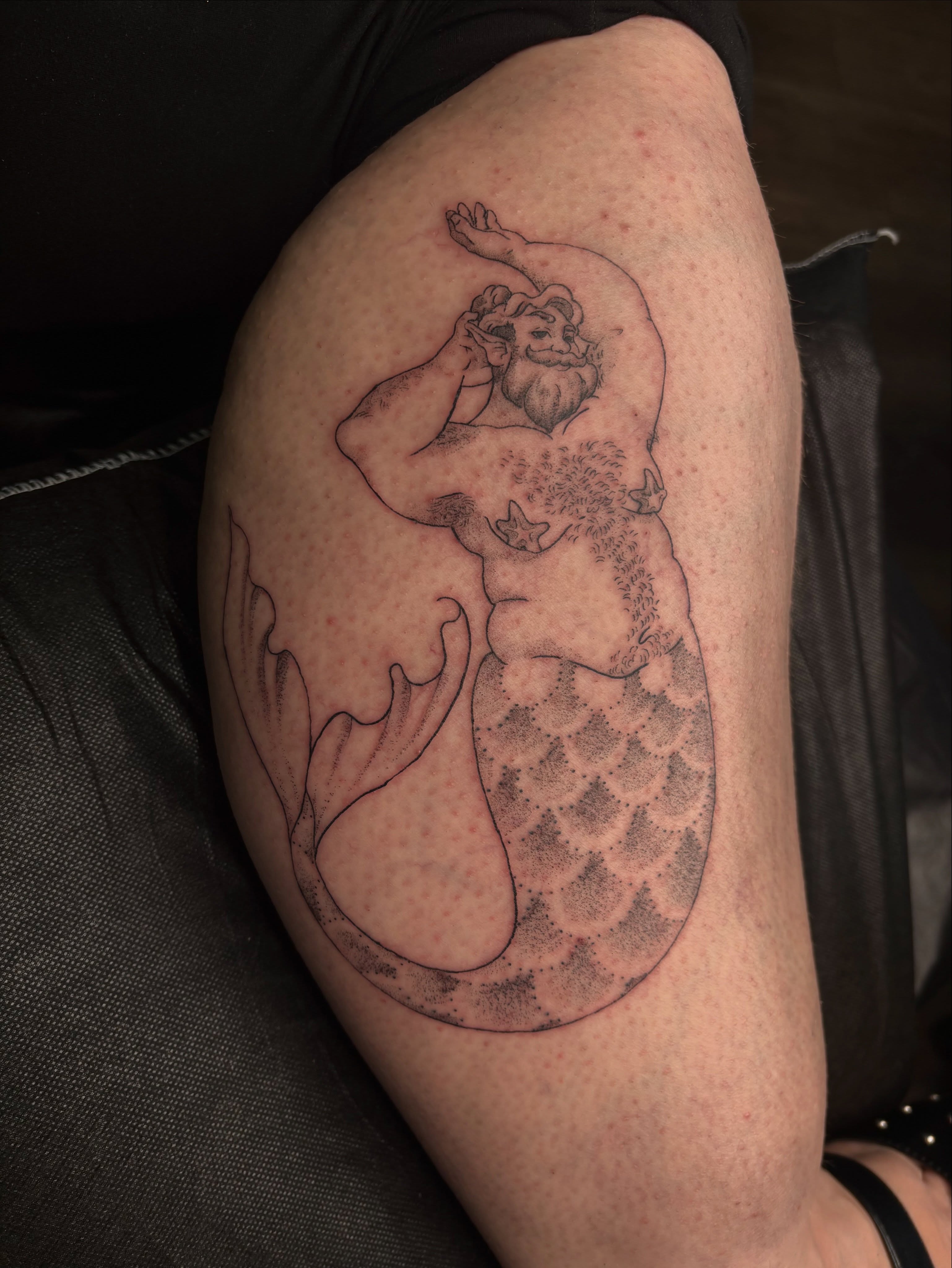 Tattoo by @fernwilds_tattoo โ dotwork