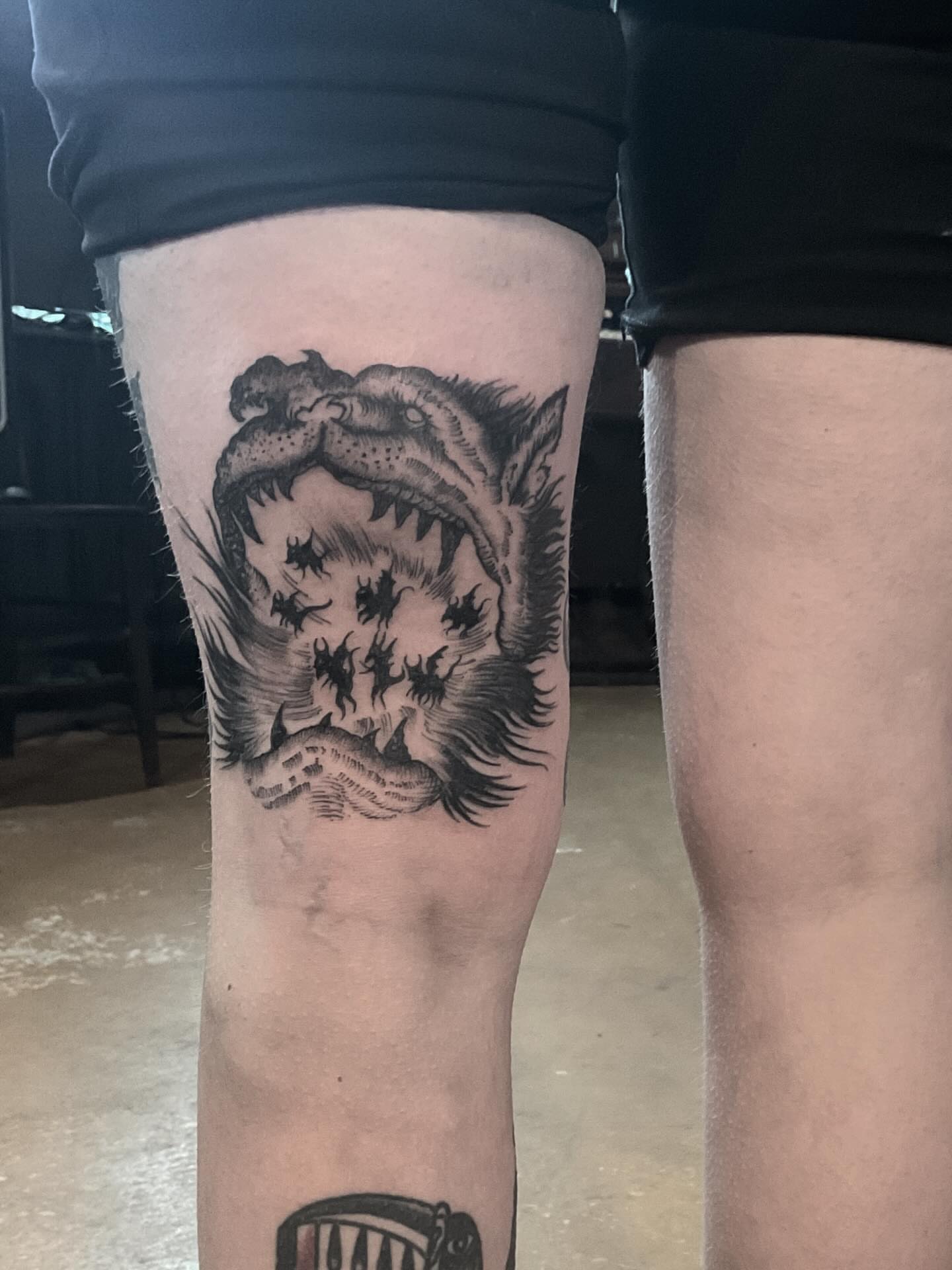 Roaring lion black and grey tattoo on the thigh by ๐ญ๐๐๐๐