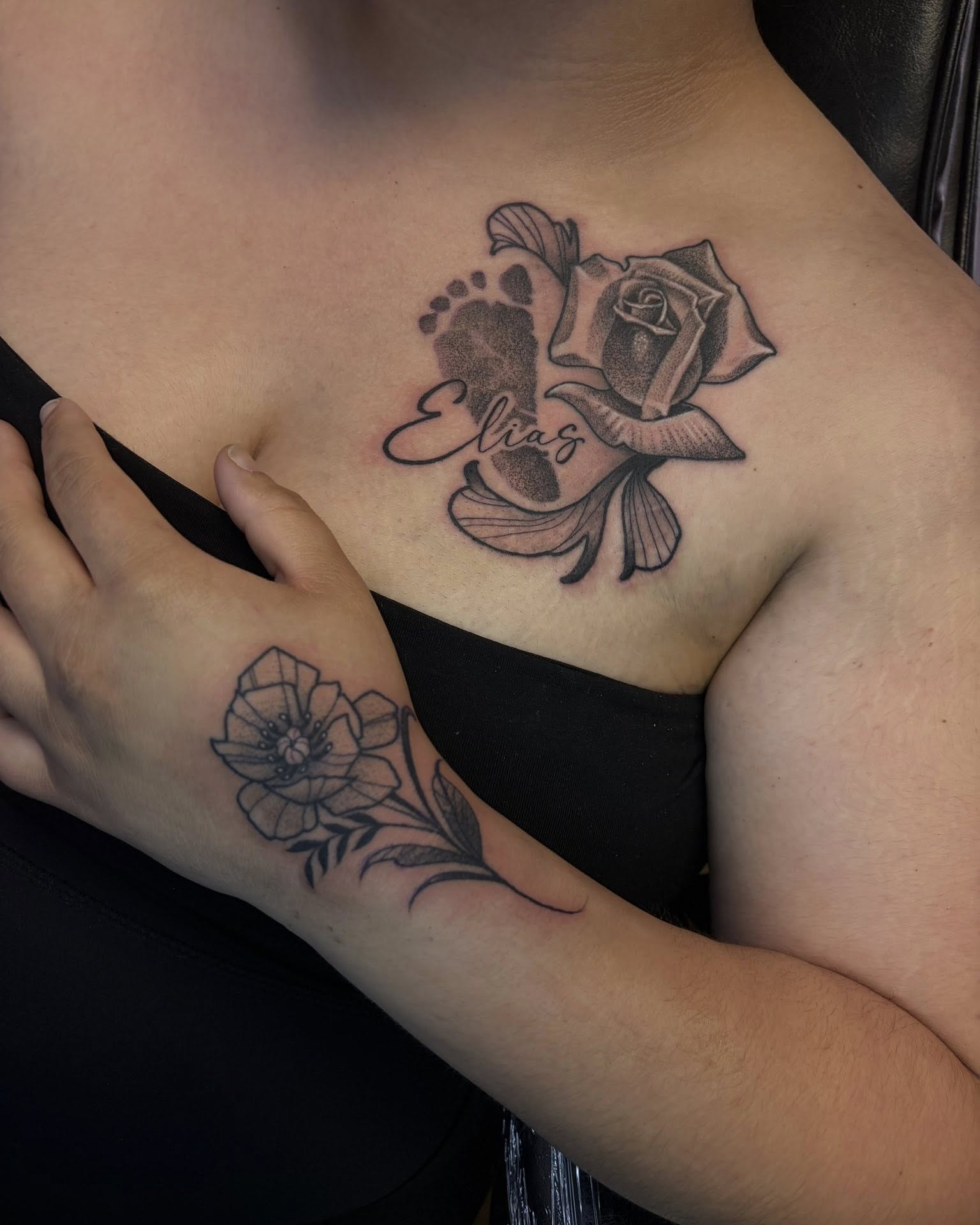 Tattoo by @elgoldoquetatua — black_and_grey