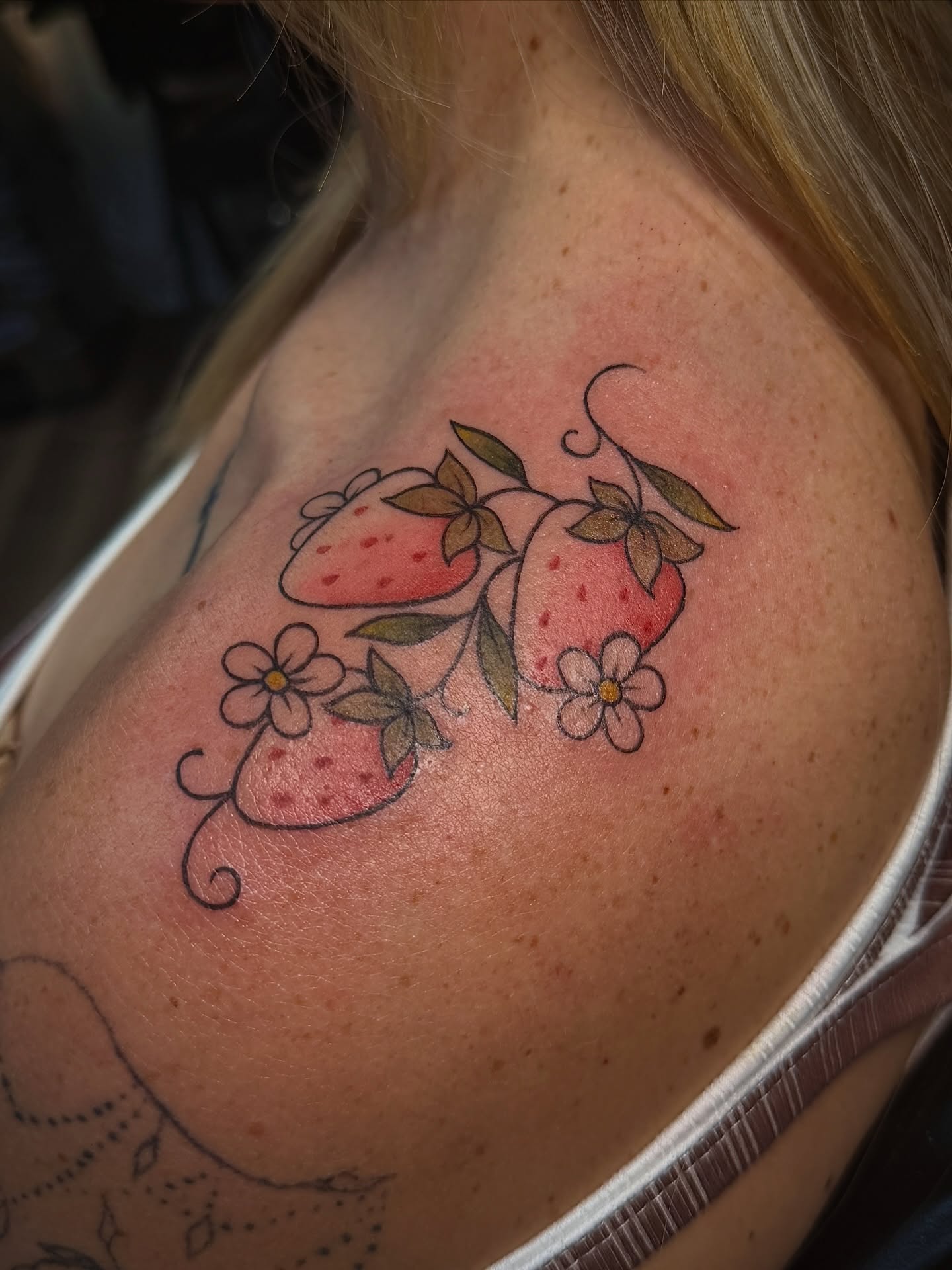 Strawberries and flowers dotwork tattoo on the shoulder by 𝐀𝐝𝐫𝐢𝐞𝐥 𝐓𝐢𝐧𝐤𝐥𝐞𝐧𝐛𝐞𝐫𝐠 ⏾, Denison, Iowa