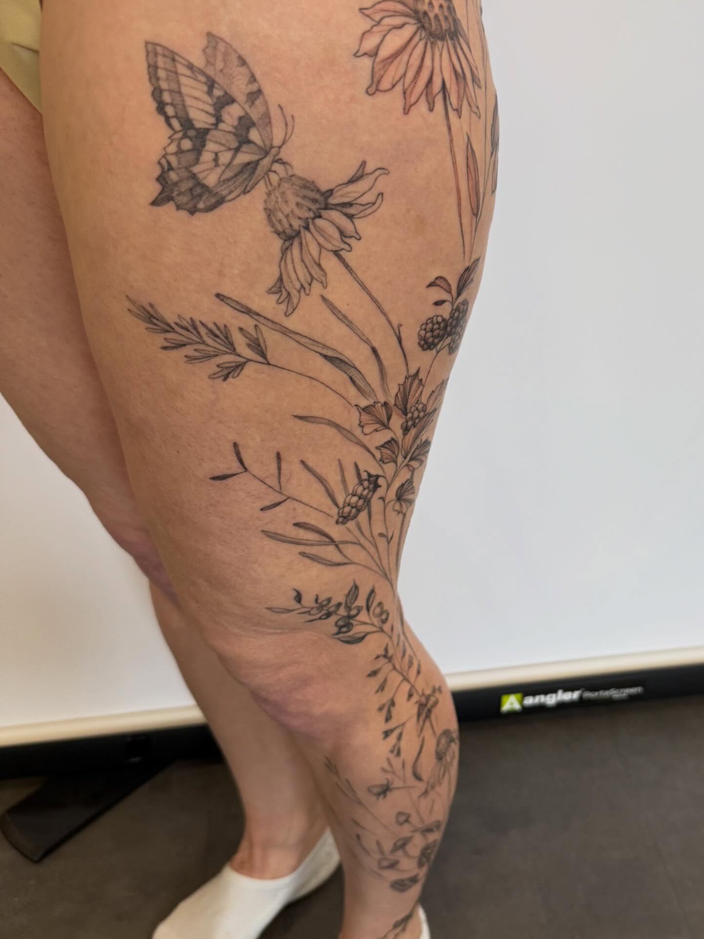 Botanical realism tattoo on the thigh by Peter Harren