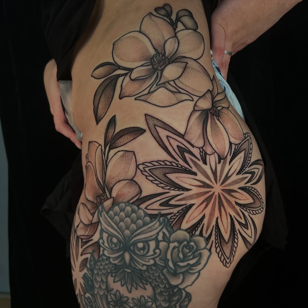 Tattoo by @pamsanderstattoo โ black_and_grey, dotwork