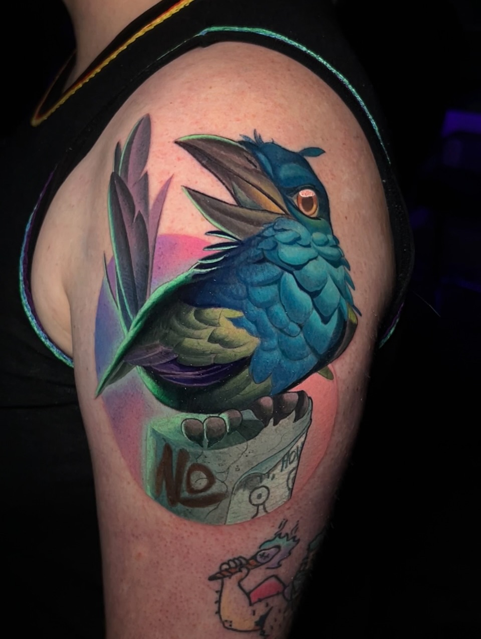 Bird realism tattoo on the shoulder by Tim Stafford
