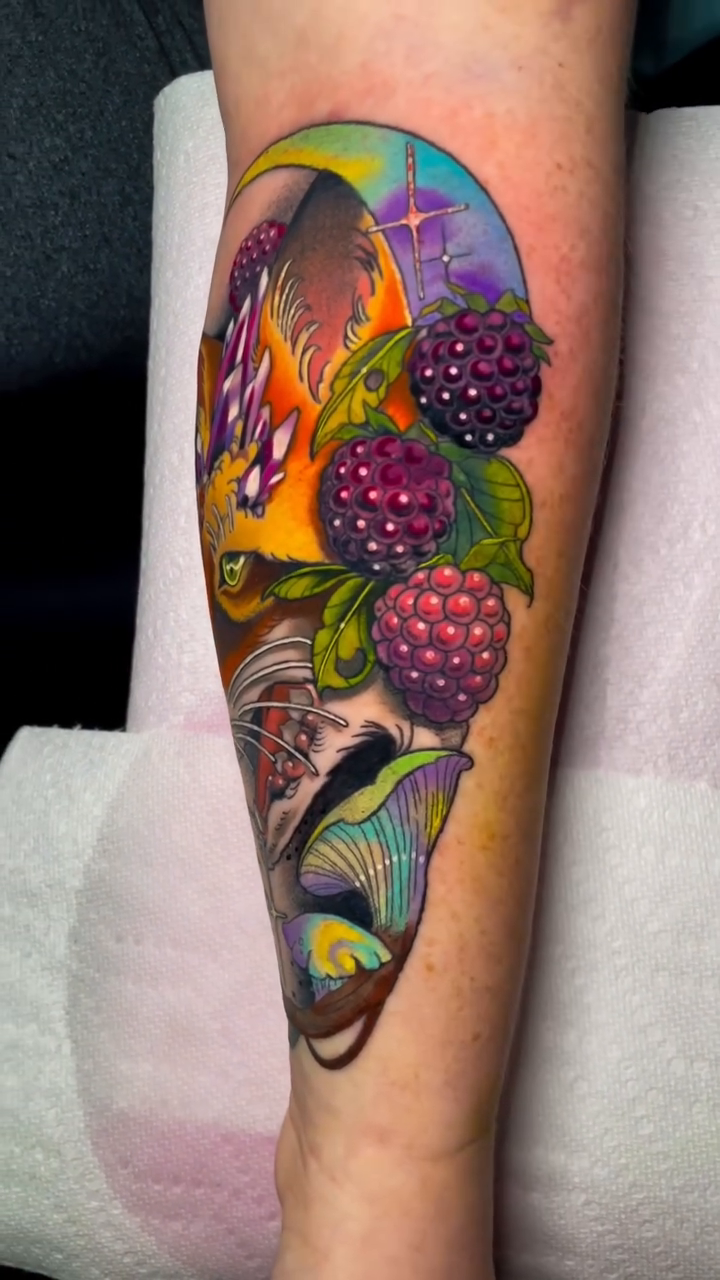 Tattoo by @hongo.azul.tattoos — neo_traditional, realism