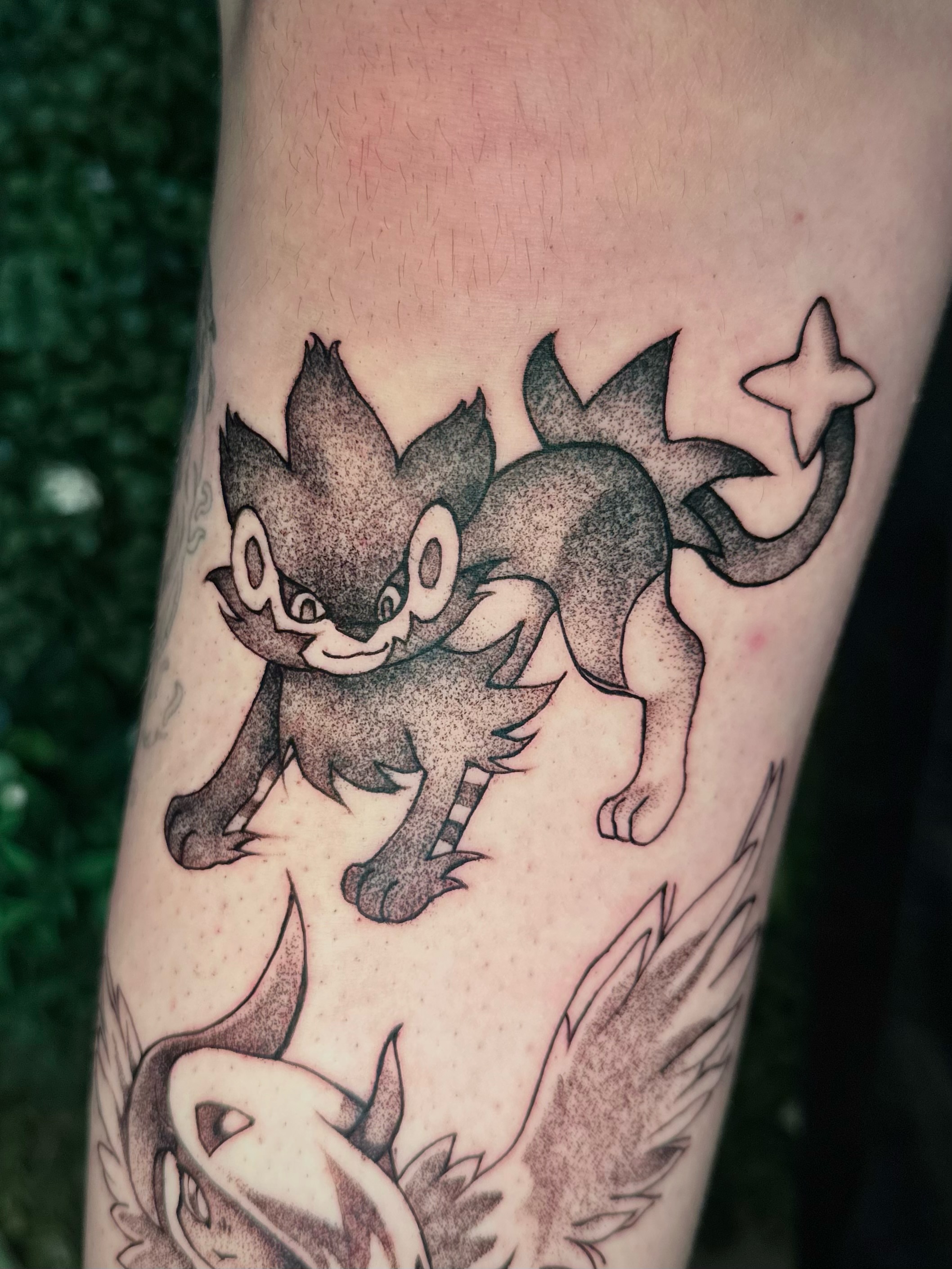 Tattoo by @moggy_tattoo โ dotwork