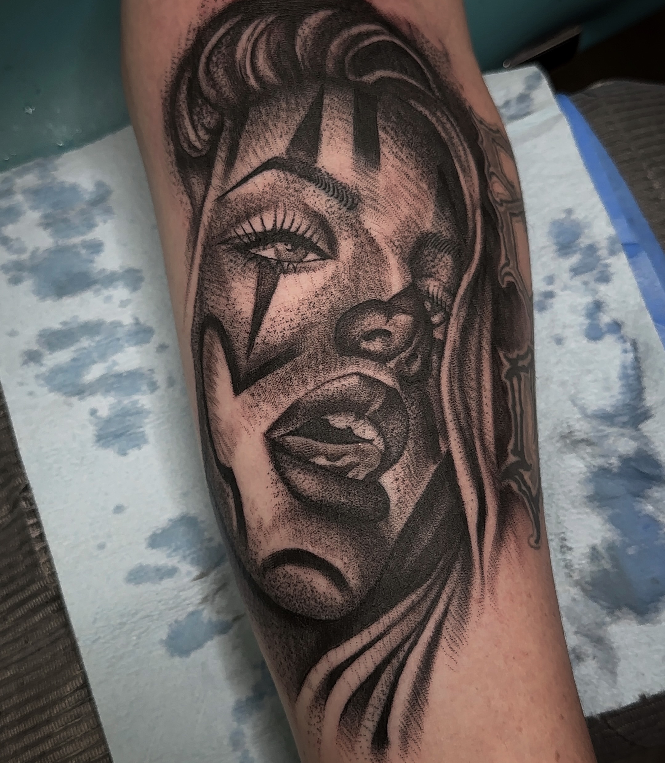 Woman's face dotwork tattoo on the forearm by Ramón Silva