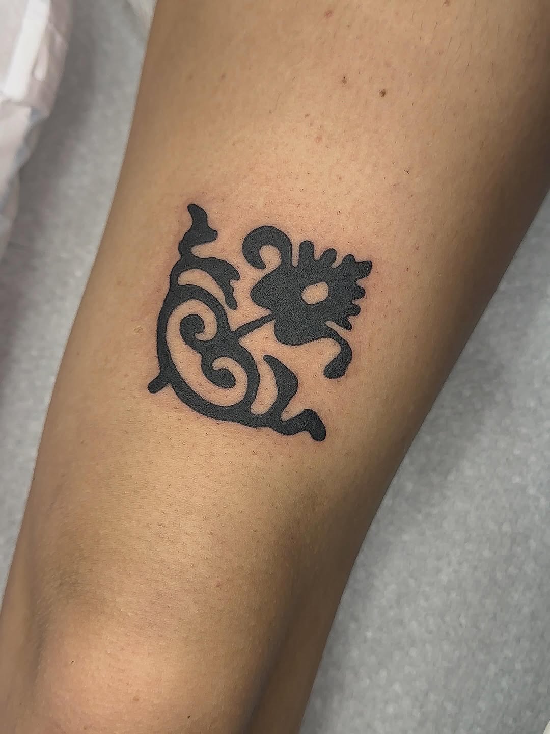 Tattoo by @savannahleetattoos — blackwork, tribal