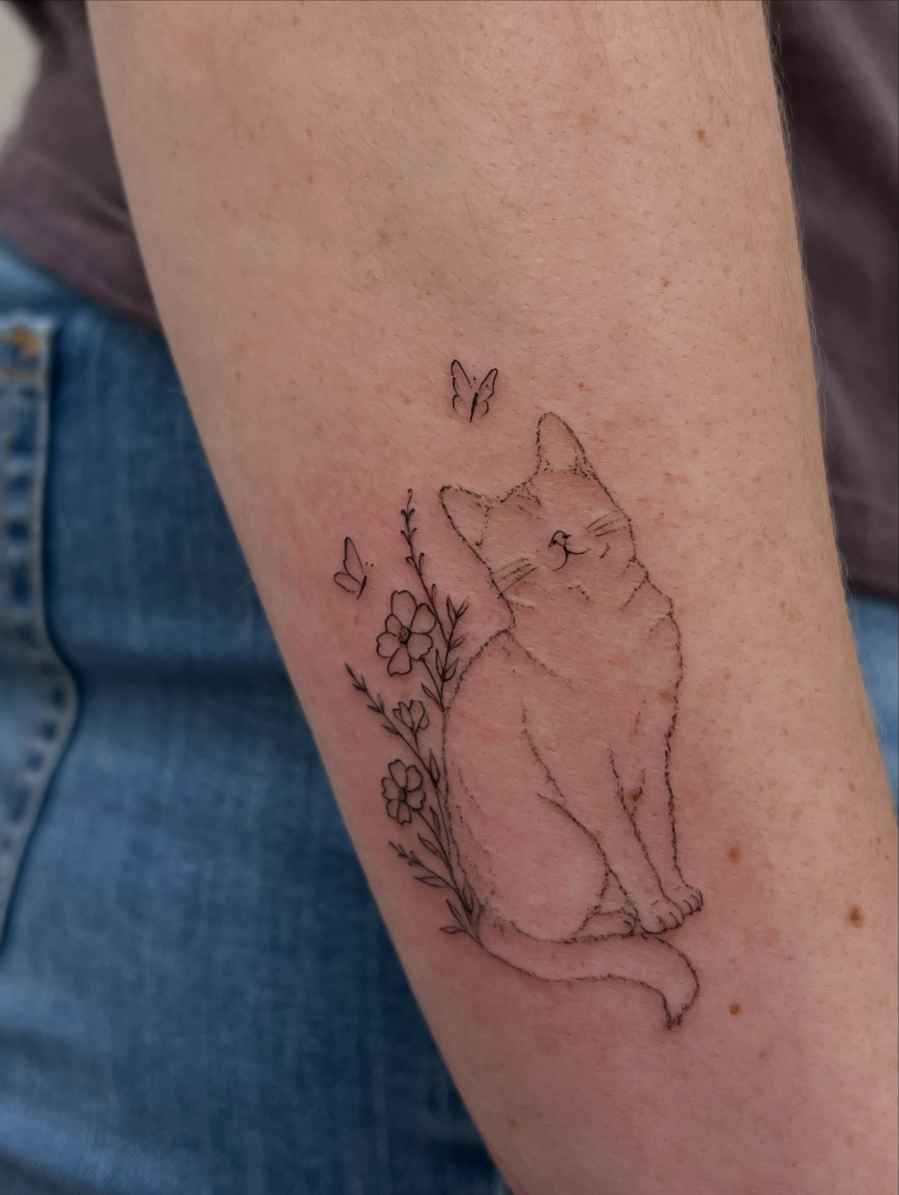 Cat fine line tattoo on the forearm by Vanessa ♡ UTAH FINE LINE TATTOO + LIP BLUSH