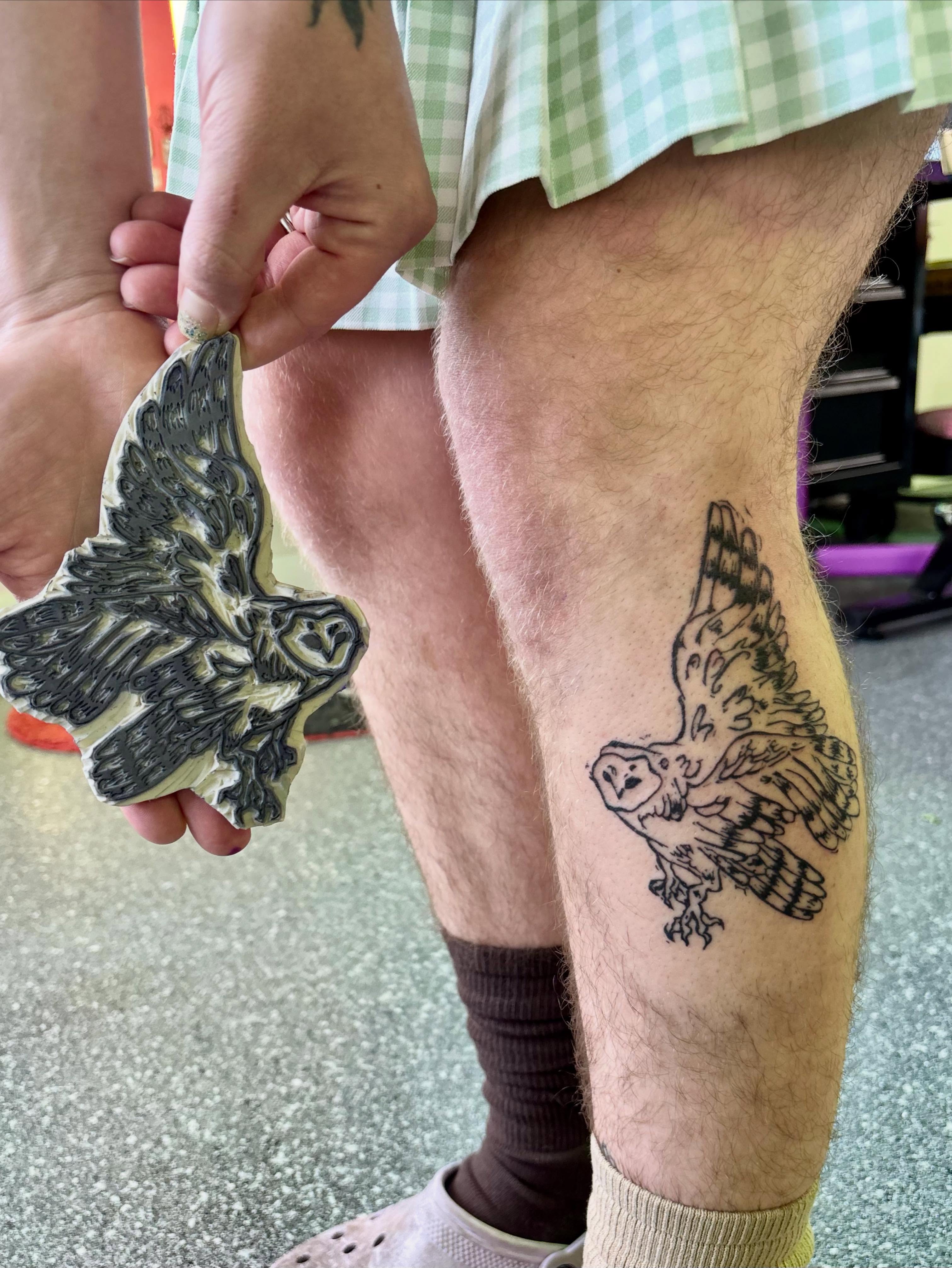 Owl black and grey tattoo on the thigh by Hiro Robinson