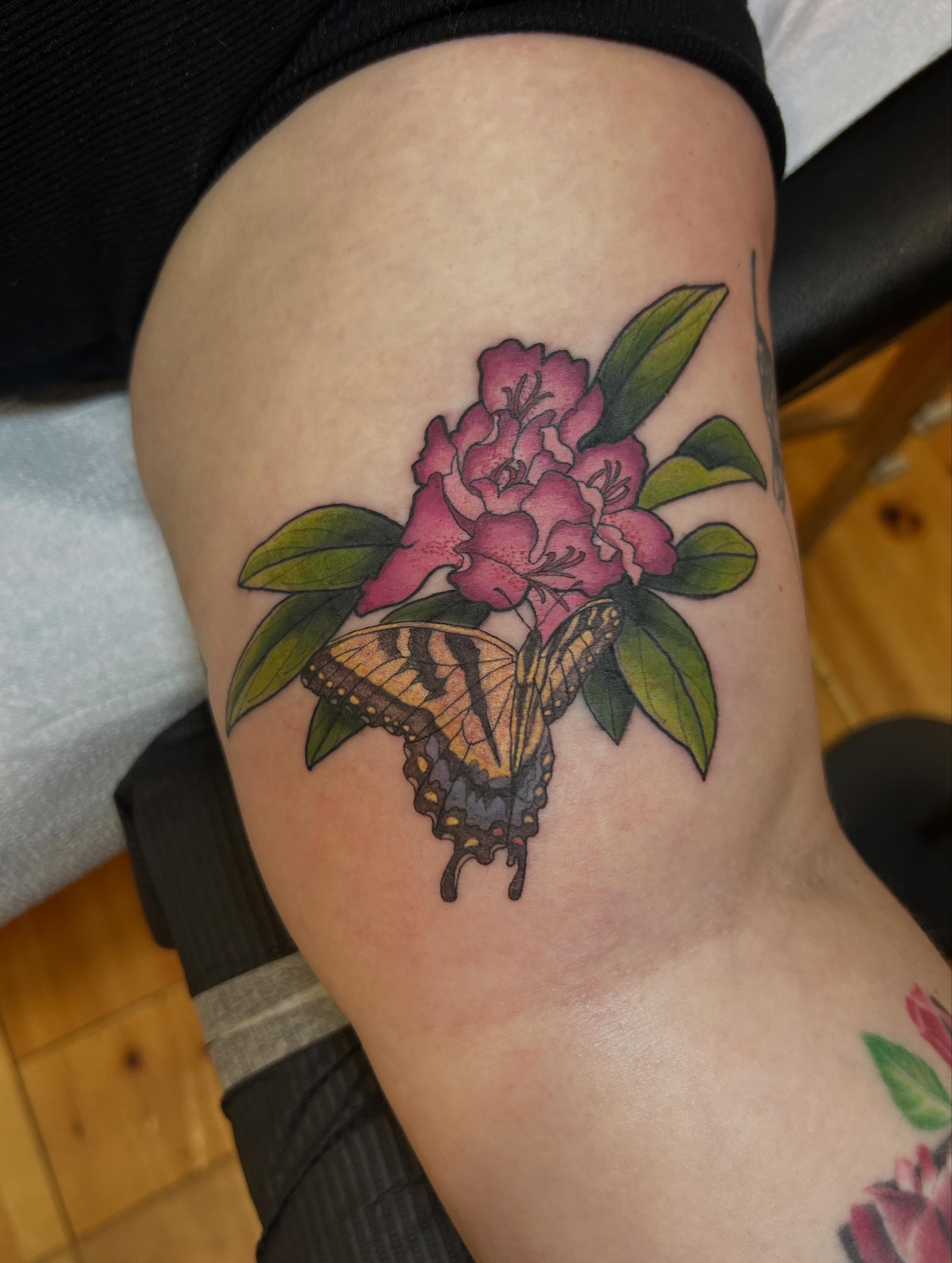 Peony and butterfly realism tattoo on the thigh by 𝓗𝓪𝔂𝓵𝓮𝔂 𝓢𝓪𝓿𝓪𝓰𝓮