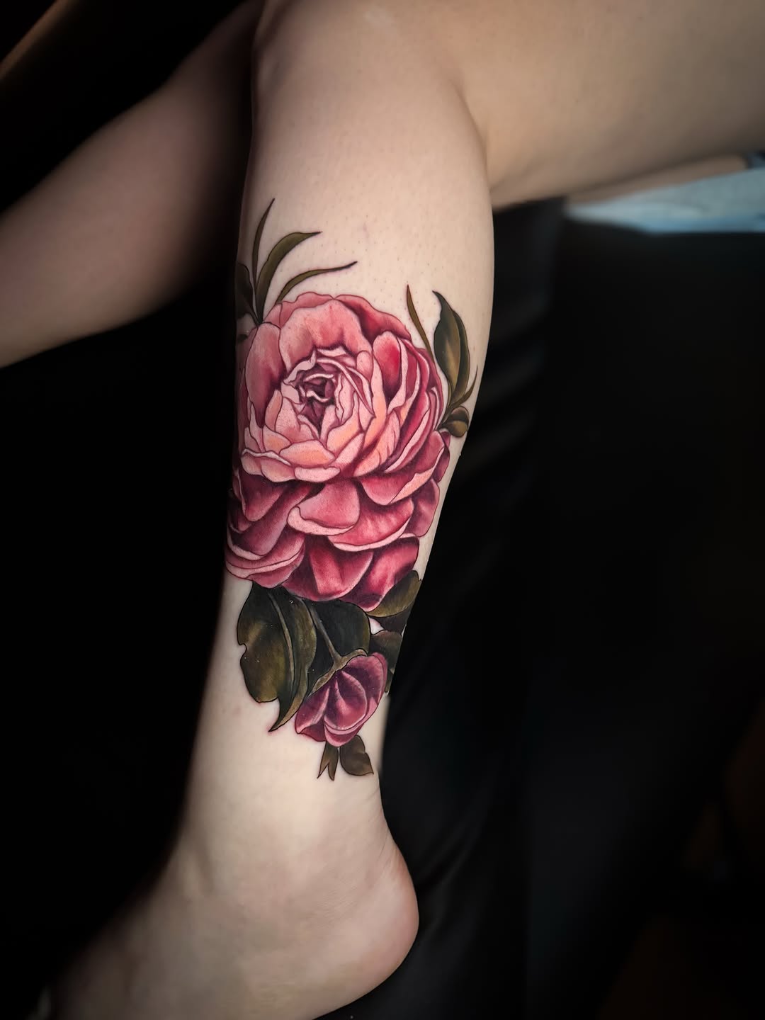 Peony flower neo-traditional tattoo on the forearm by 𝓚𝓪𝓼𝓼𝓪𝓷𝓭𝓻𝓪 𝓜𝓬𝓒𝓪𝓵𝓵, Eugene, Oregon