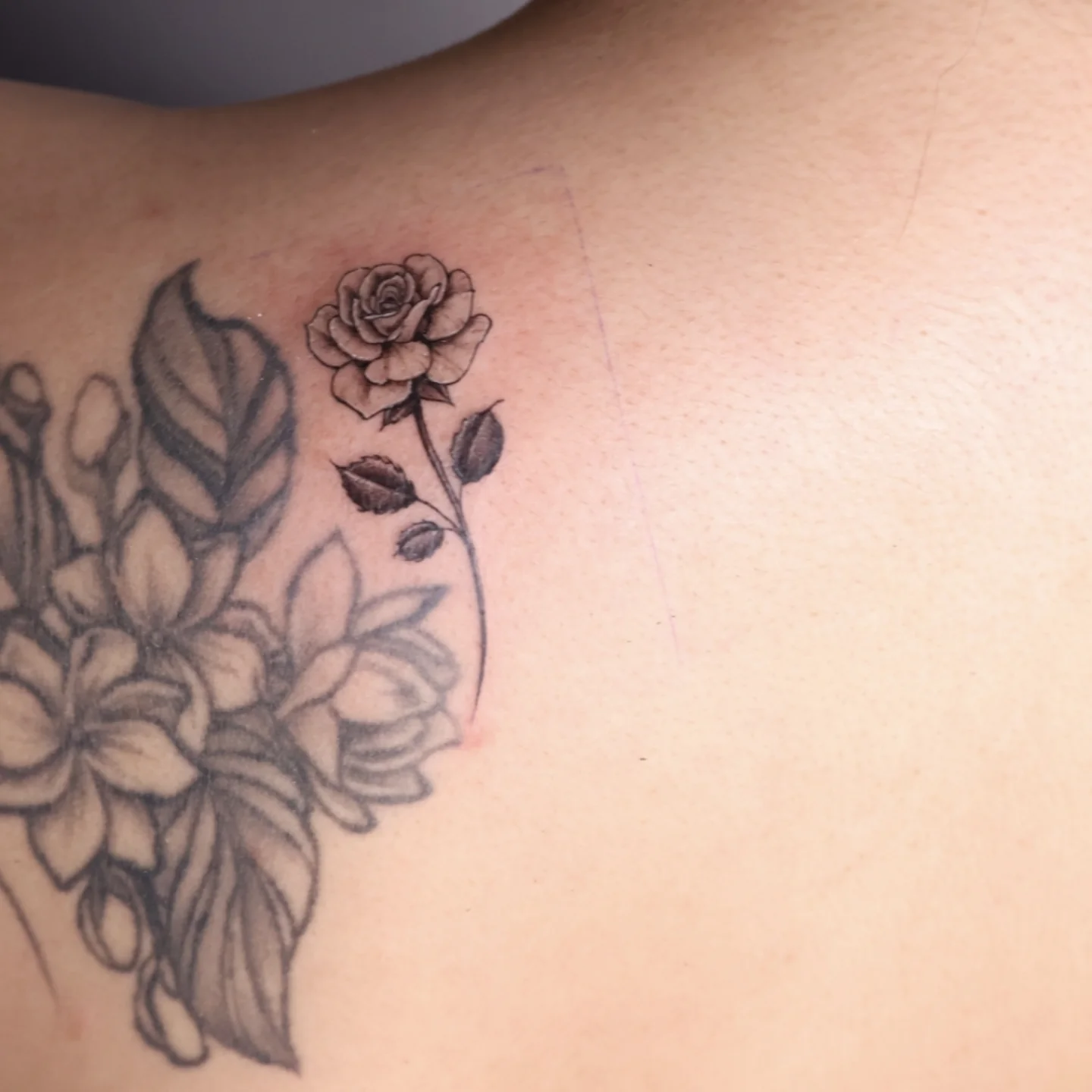 Rose and flowers black and grey tattoo on the shoulder by Joc