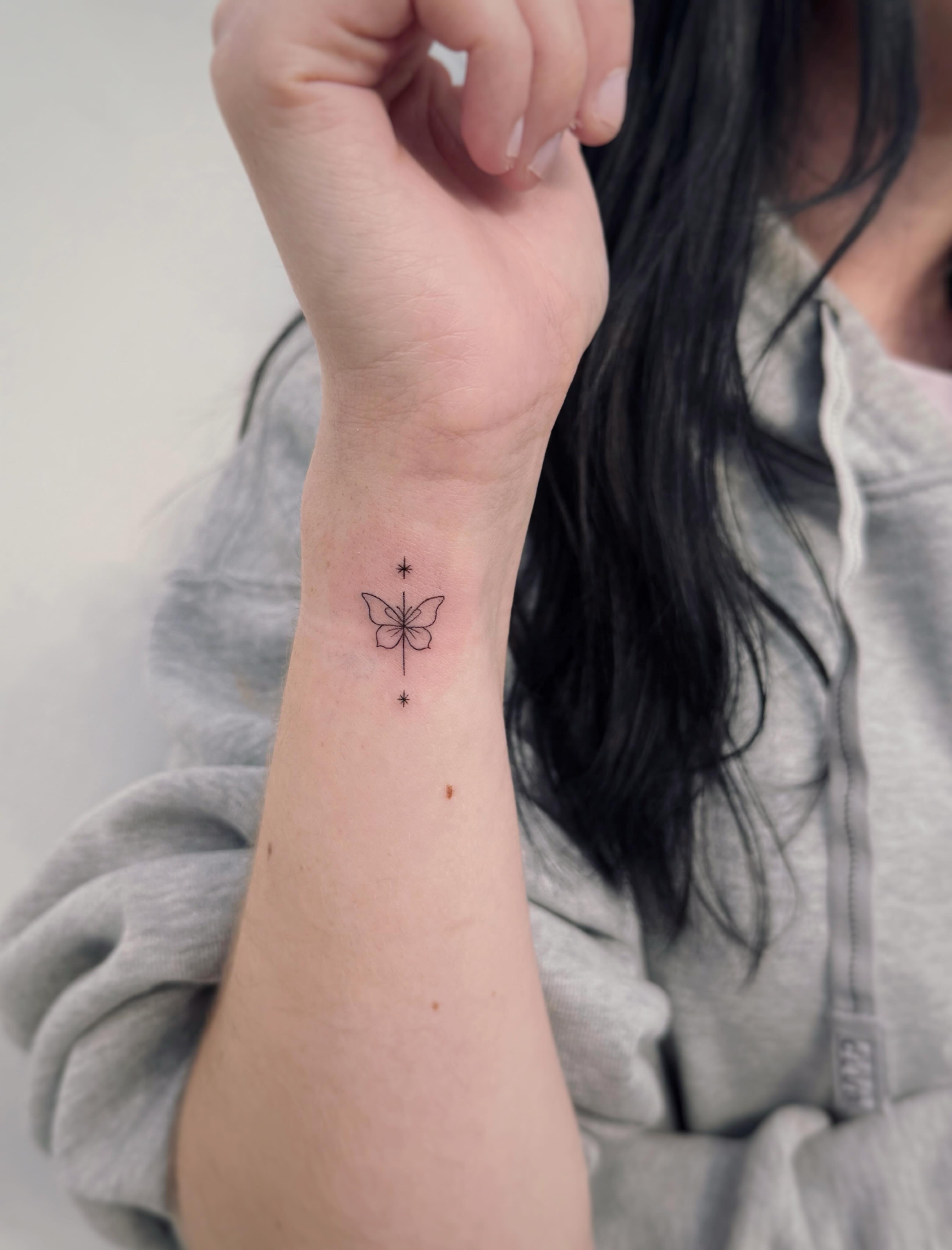 Tattoo by @naleak_tattoo — fine_line