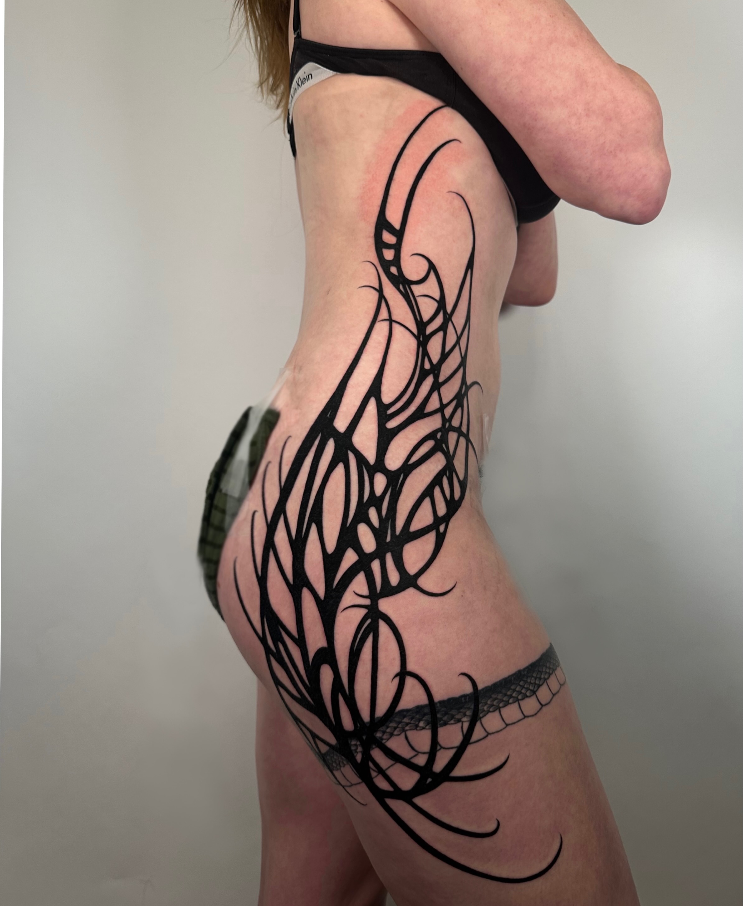 Abstract design black and grey tattoo on the thigh by sechi