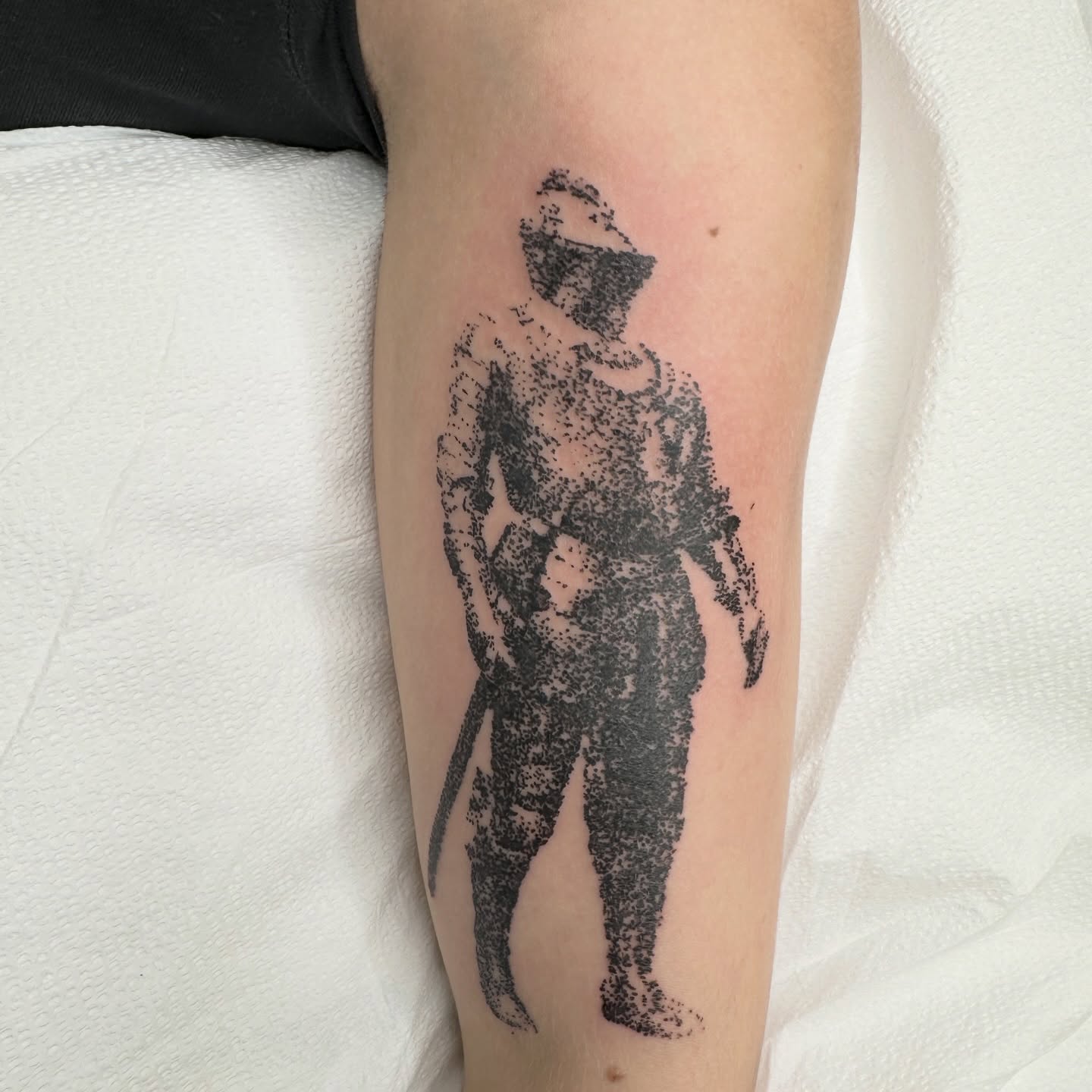 Astronaut dotwork tattoo on the forearm by πΈππππππ