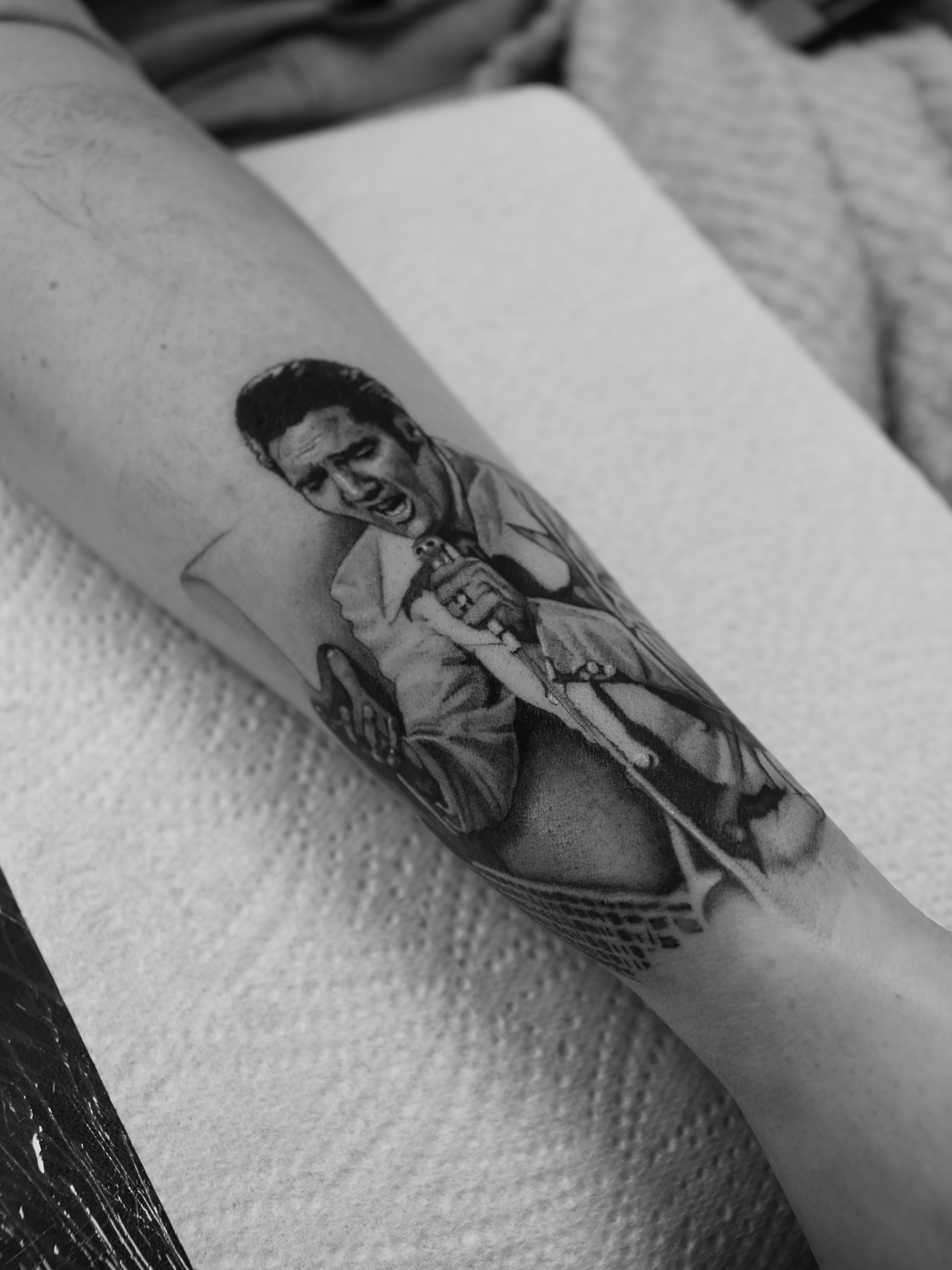Tattoo by @em.isabella_ink โ realism