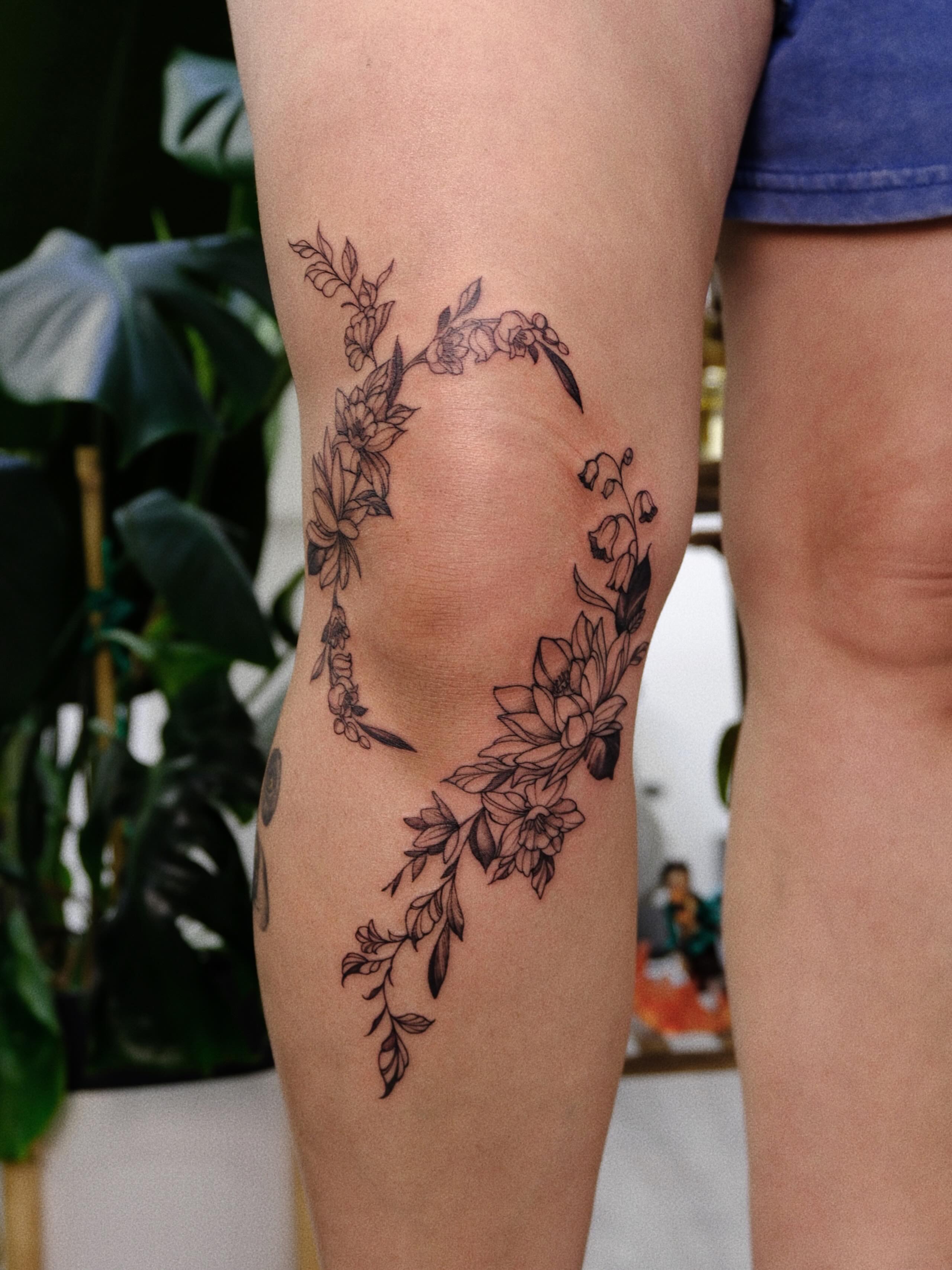 Floral wreath black and grey tattoo on the thigh by rita_tattooist