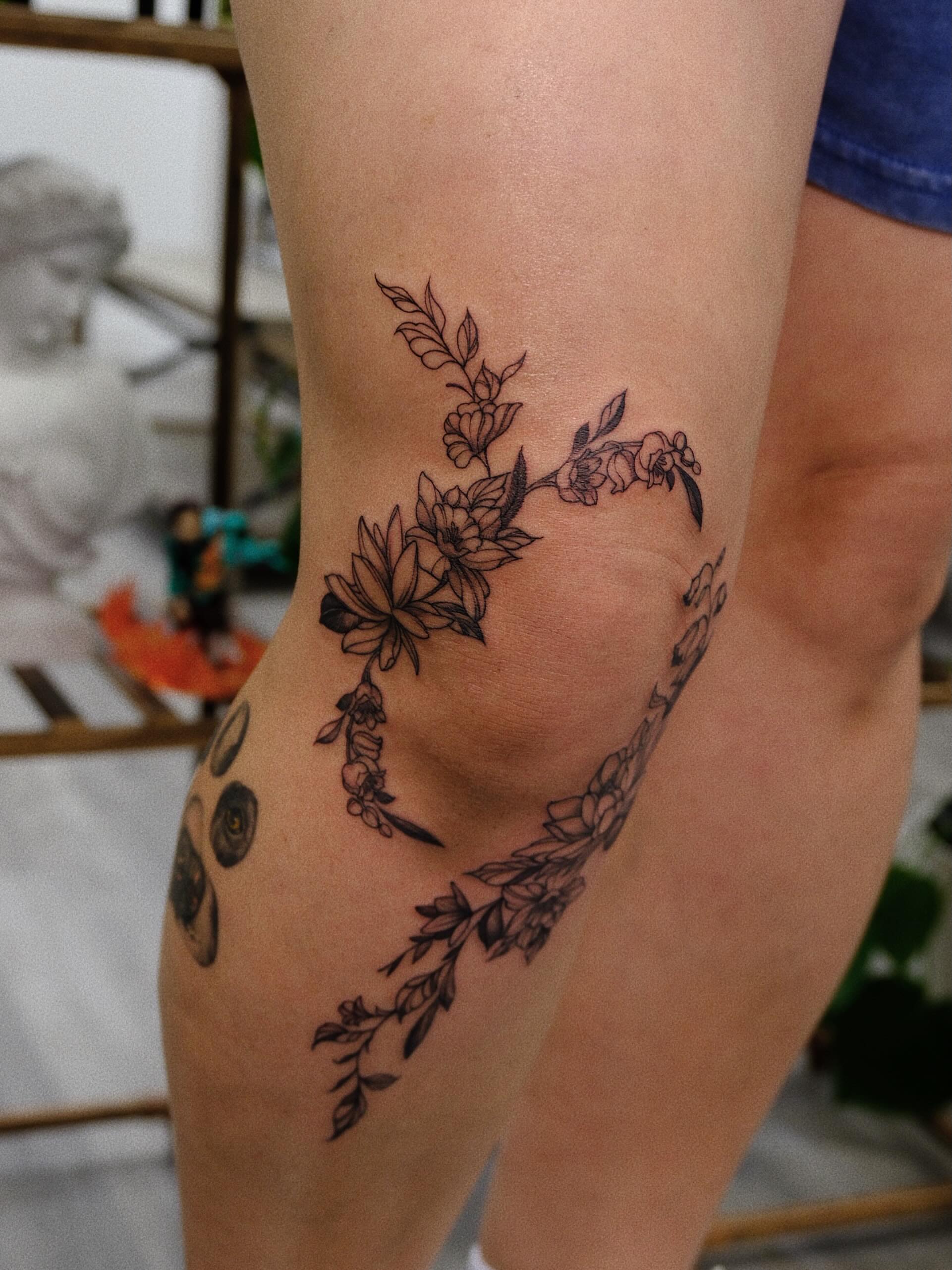 Floral arrangement black and grey tattoo on the thigh by rita_tattooist