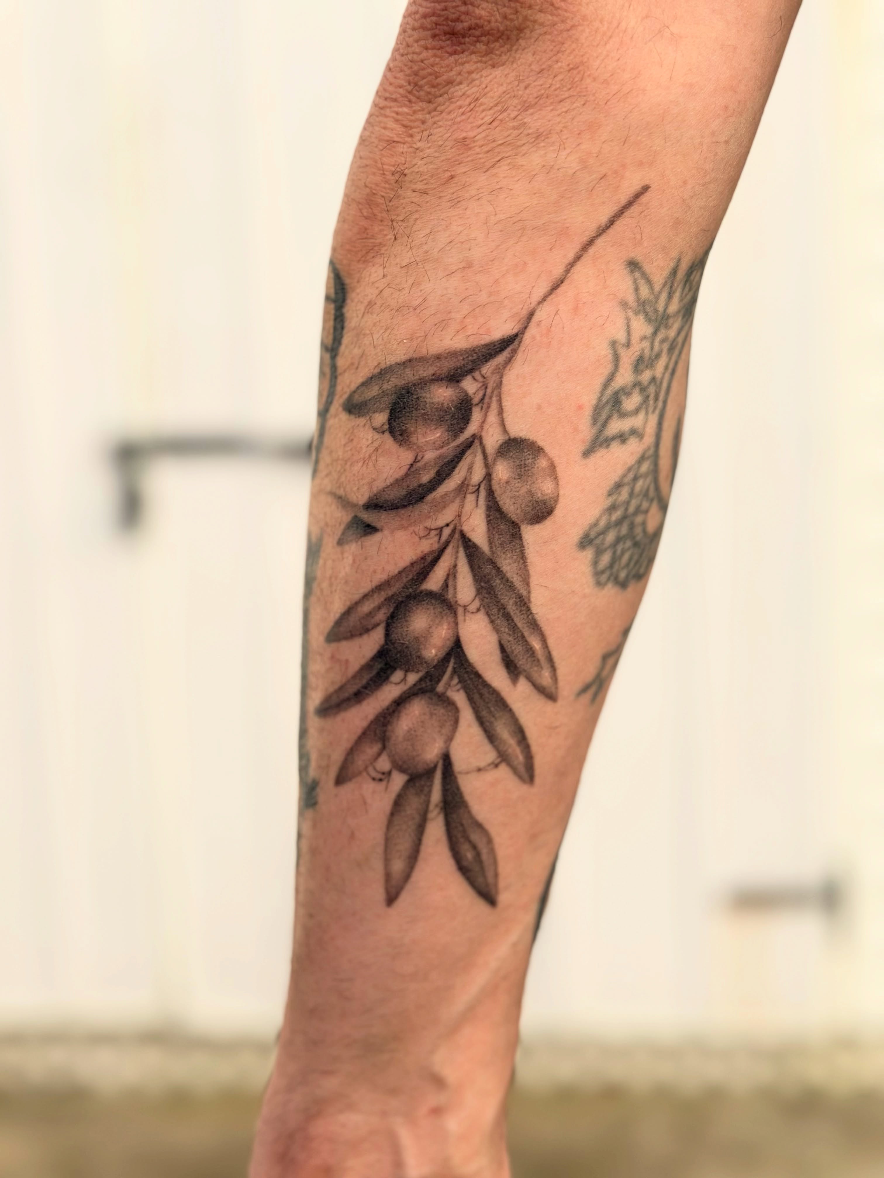 Tattoo by @lunatik_ttt — black_and_grey