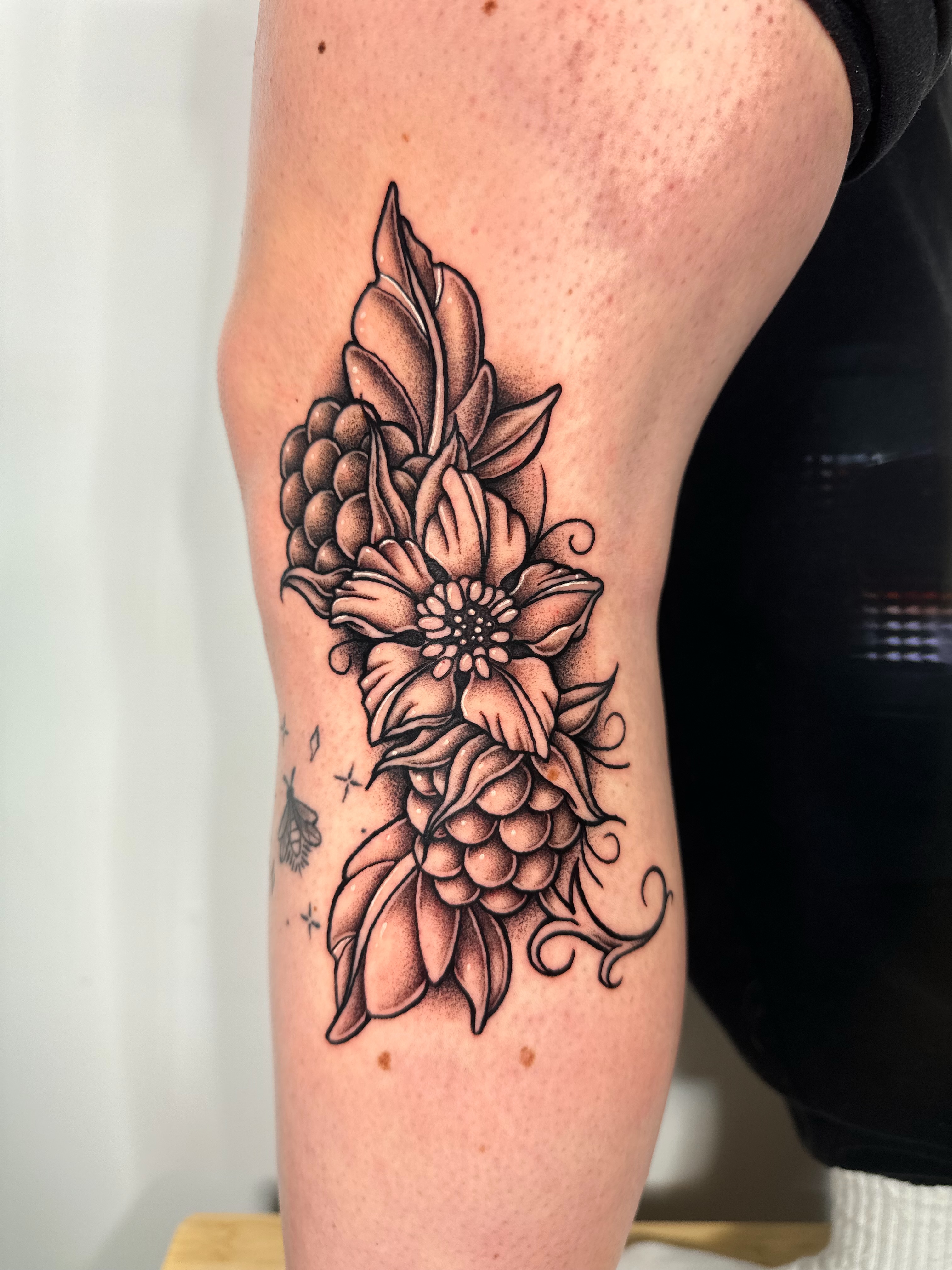 Tattoo by @lunatik_ttt — black_and_grey