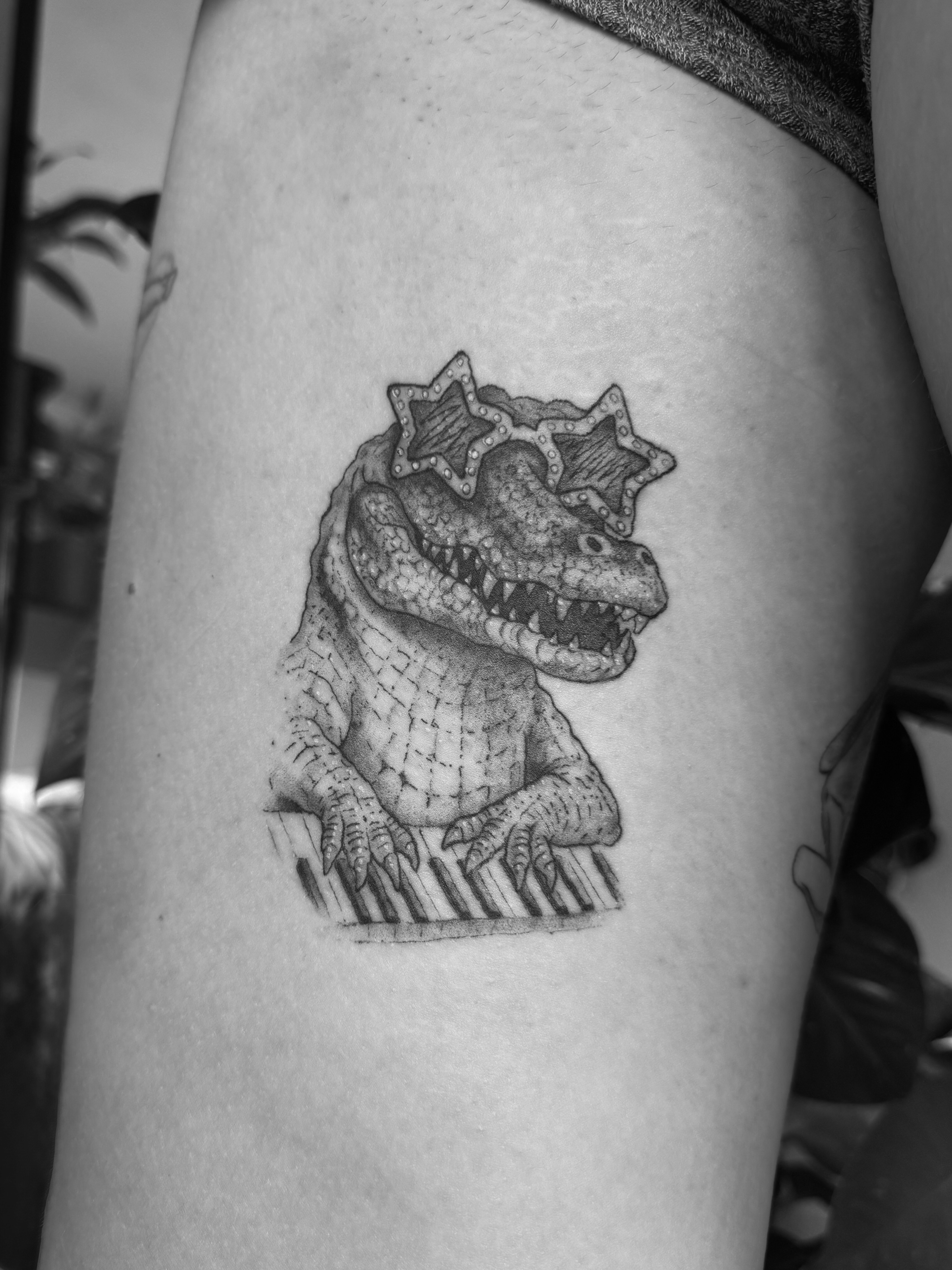 Tattoo by @em.isabella_ink โ black_and_grey, realism