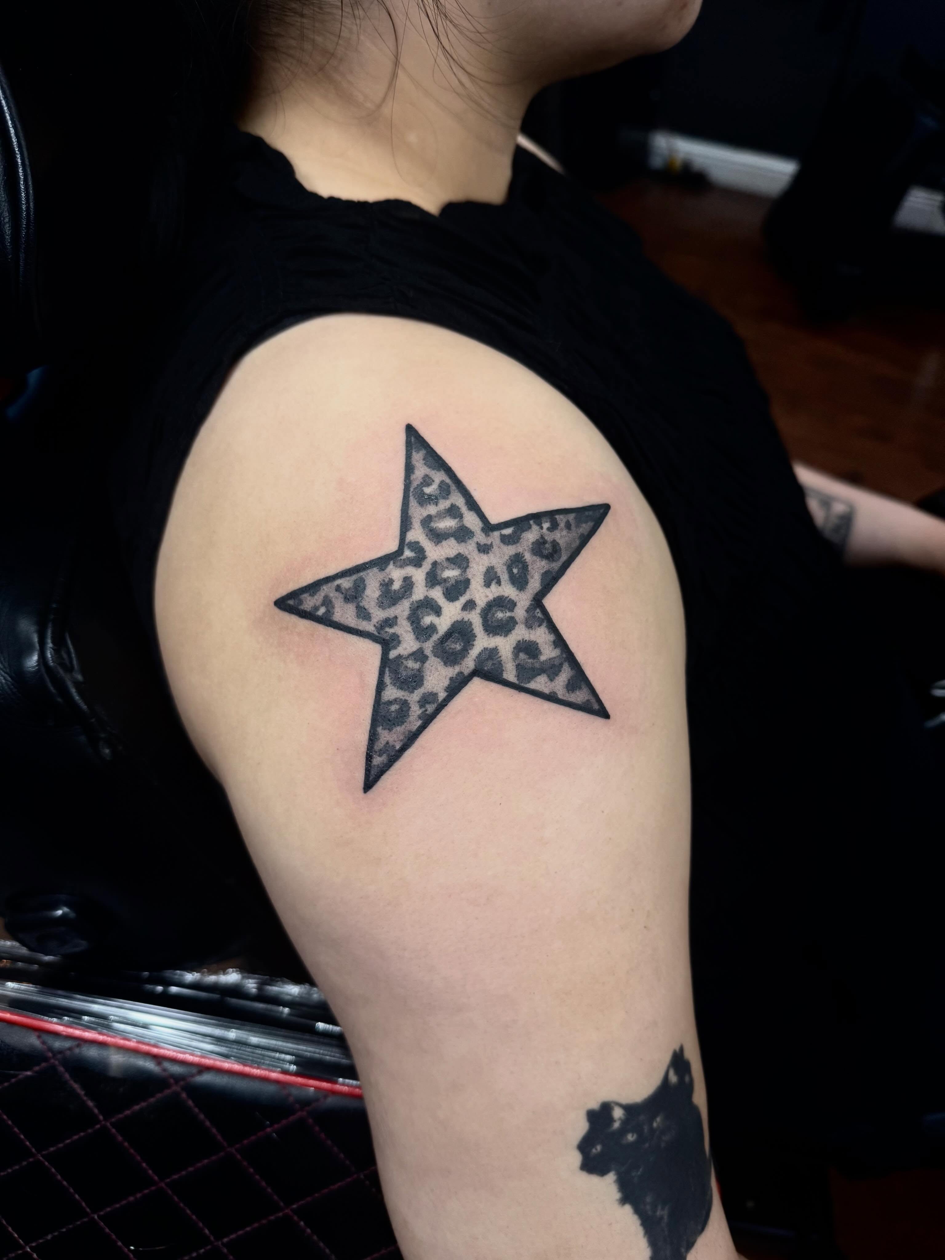 Leopard print star black and grey tattoo on the shoulder by Isabella π€