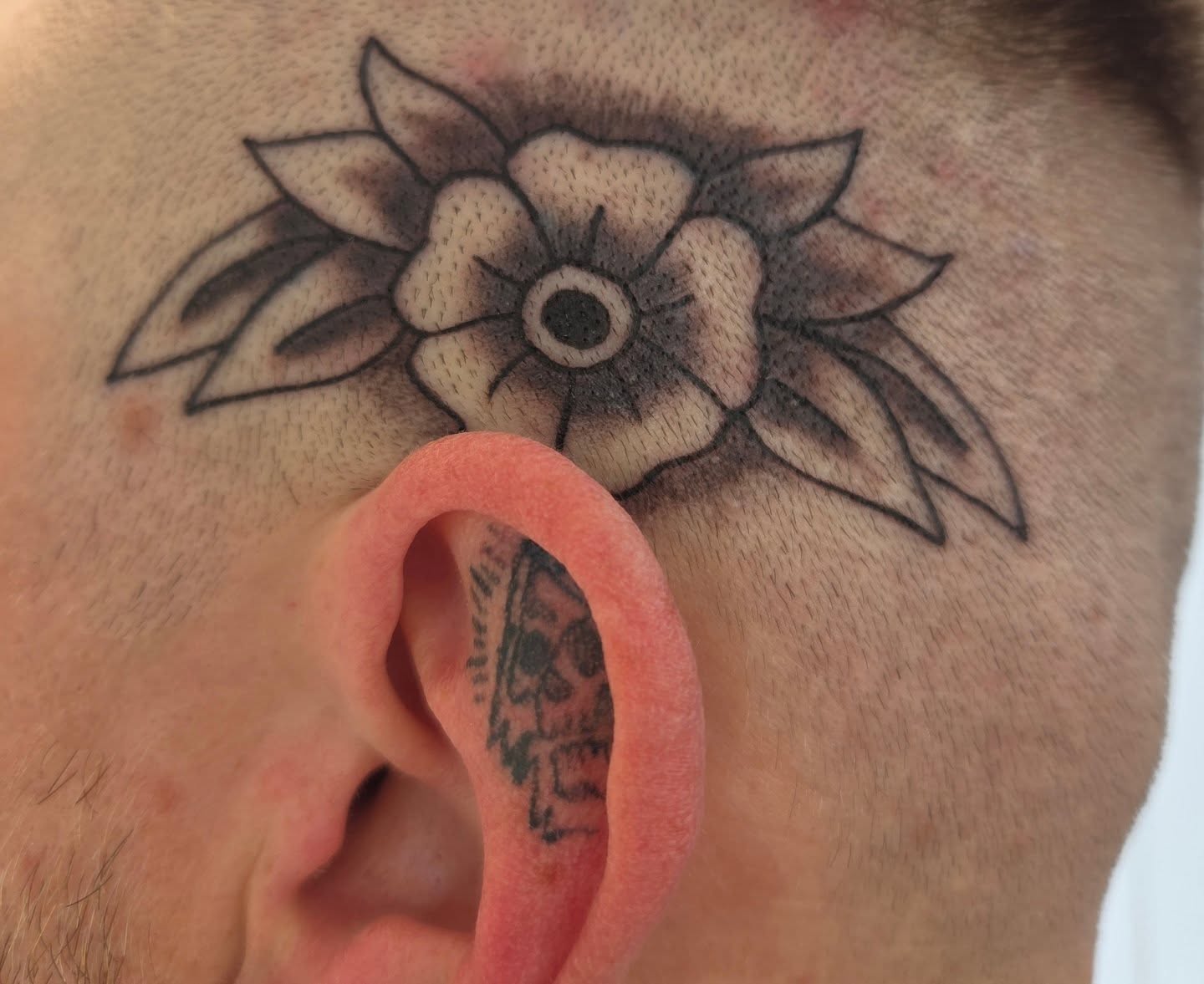 Flower black and grey tattoo on the head by Mary