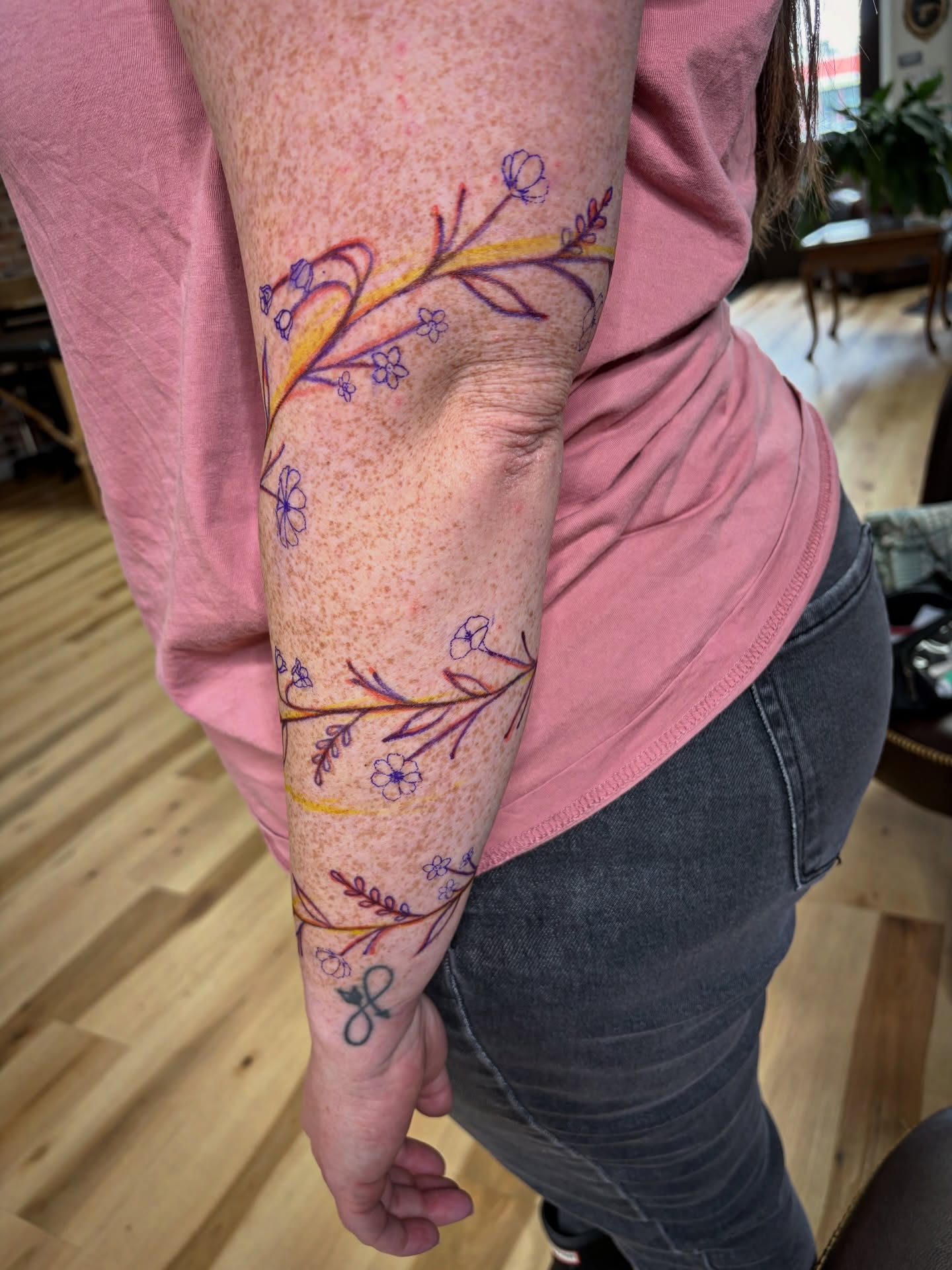 Floral vine fine line tattoo on the forearm by Francesca Siwa
