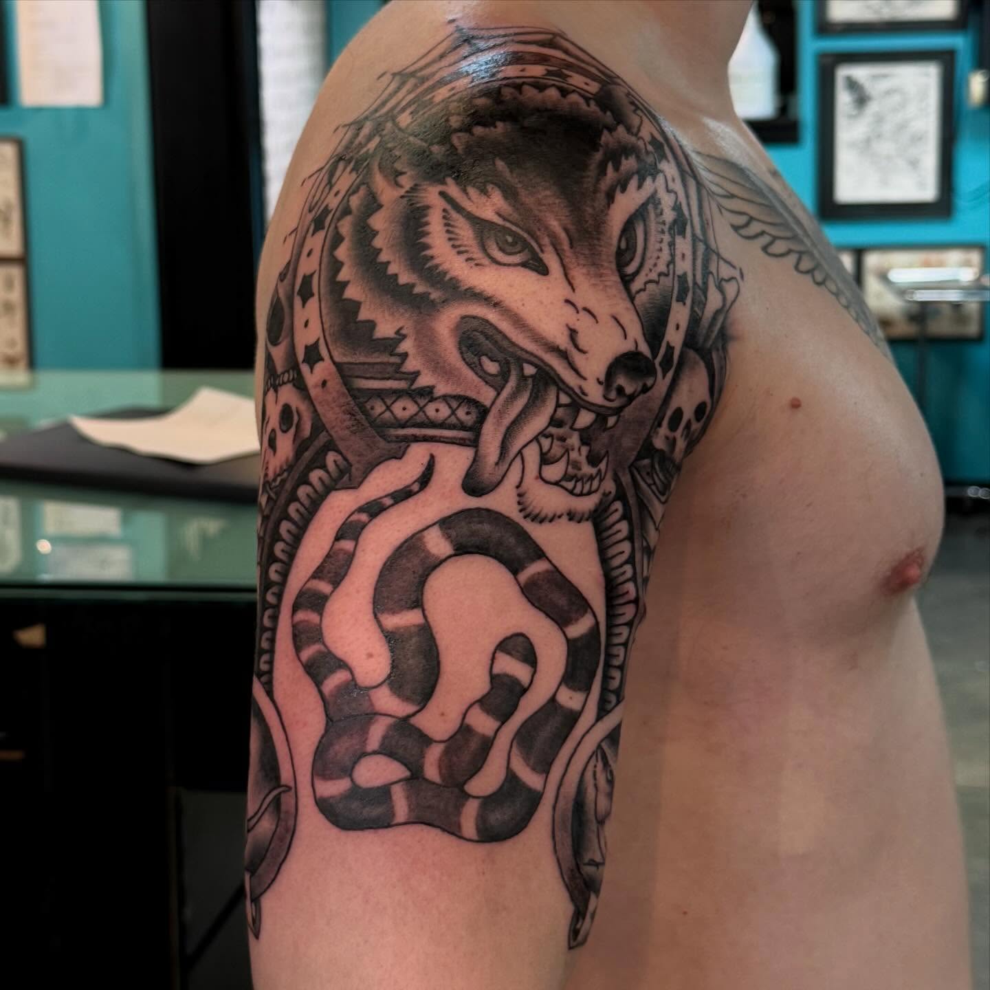 Tattoo by @jimmy_the_saintt — black_and_grey, geometric