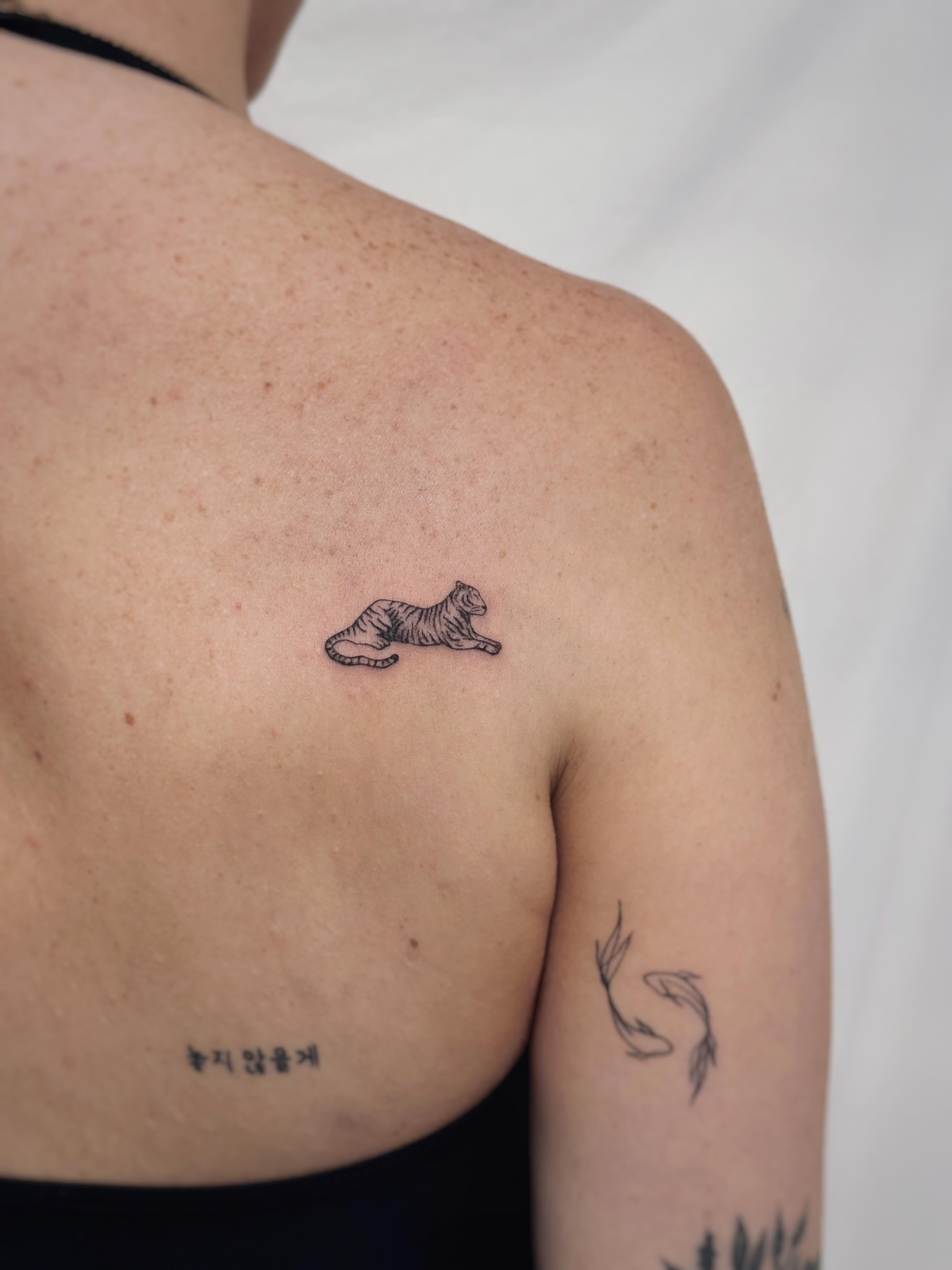 Tattoo by @naleak_tattoo — black_and_grey