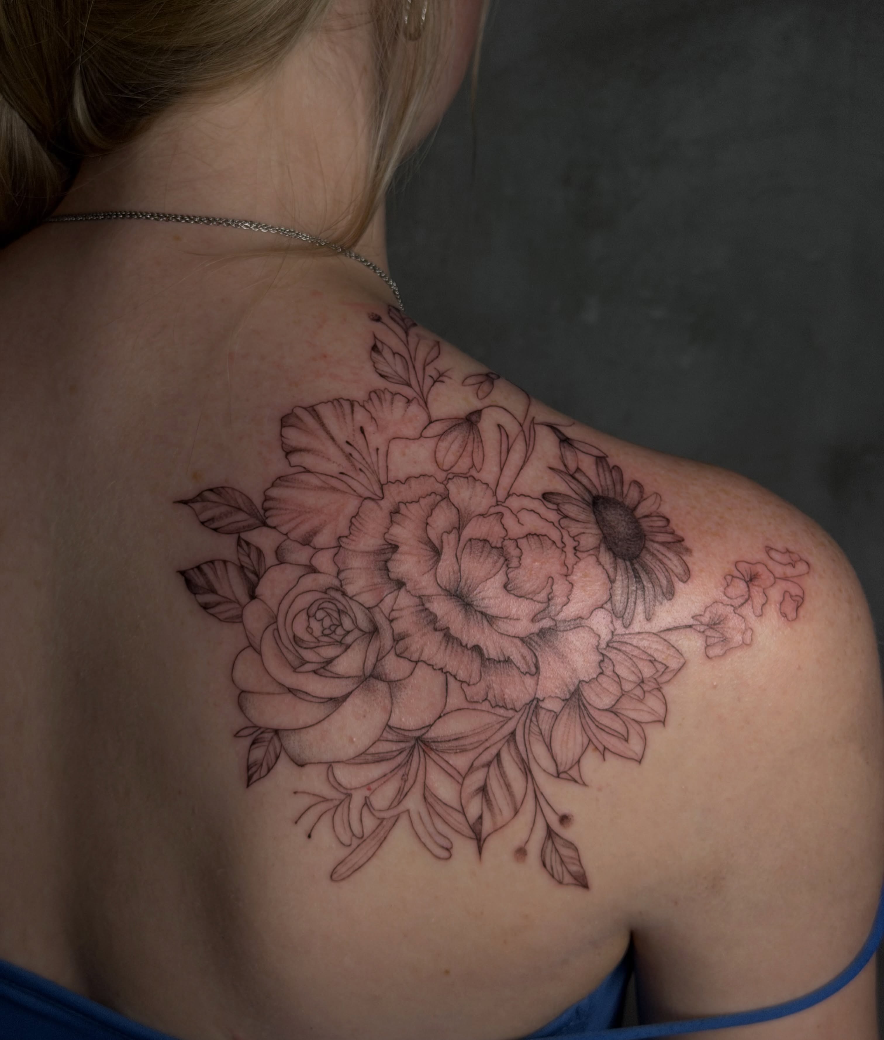 Floral bouquet realism tattoo on the shoulder by 𝙸𝚗𝚔𝚊𝚗𝚍𝚕𝚒𝚕𝚢𝚜 🤎💉🐻🌸