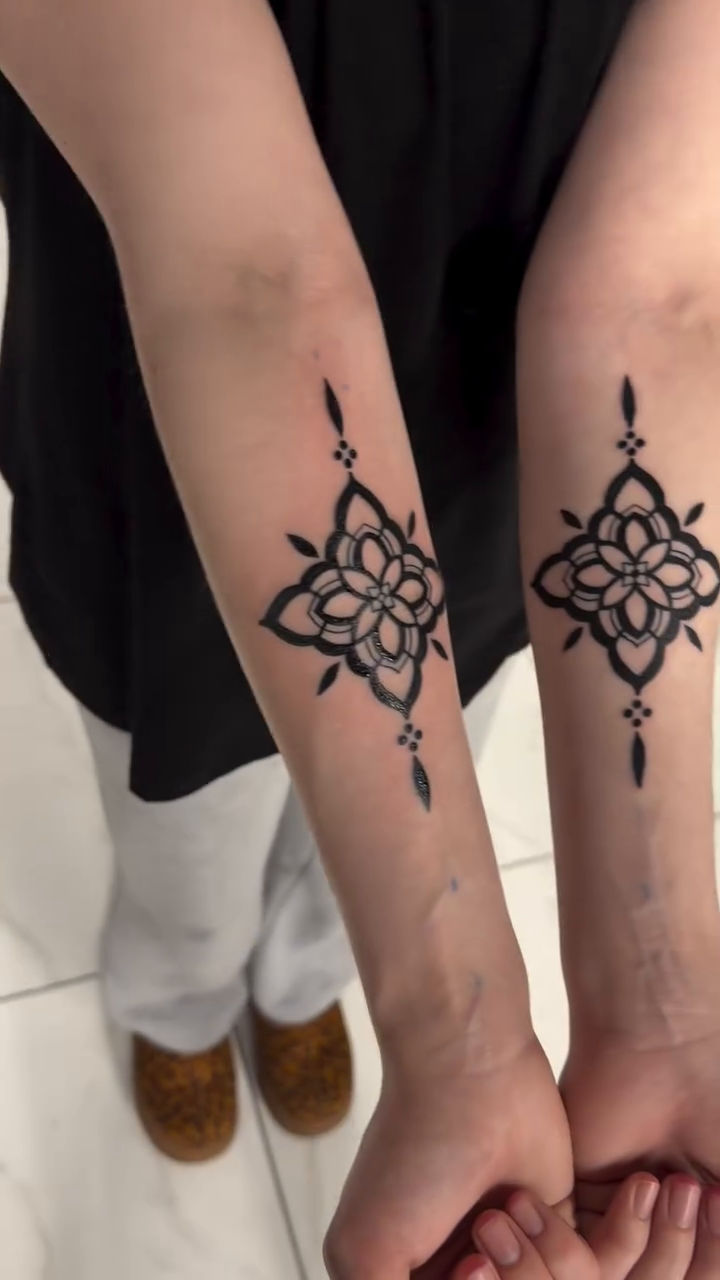 Tattoo by @by_keroosha — geometric, fine_line