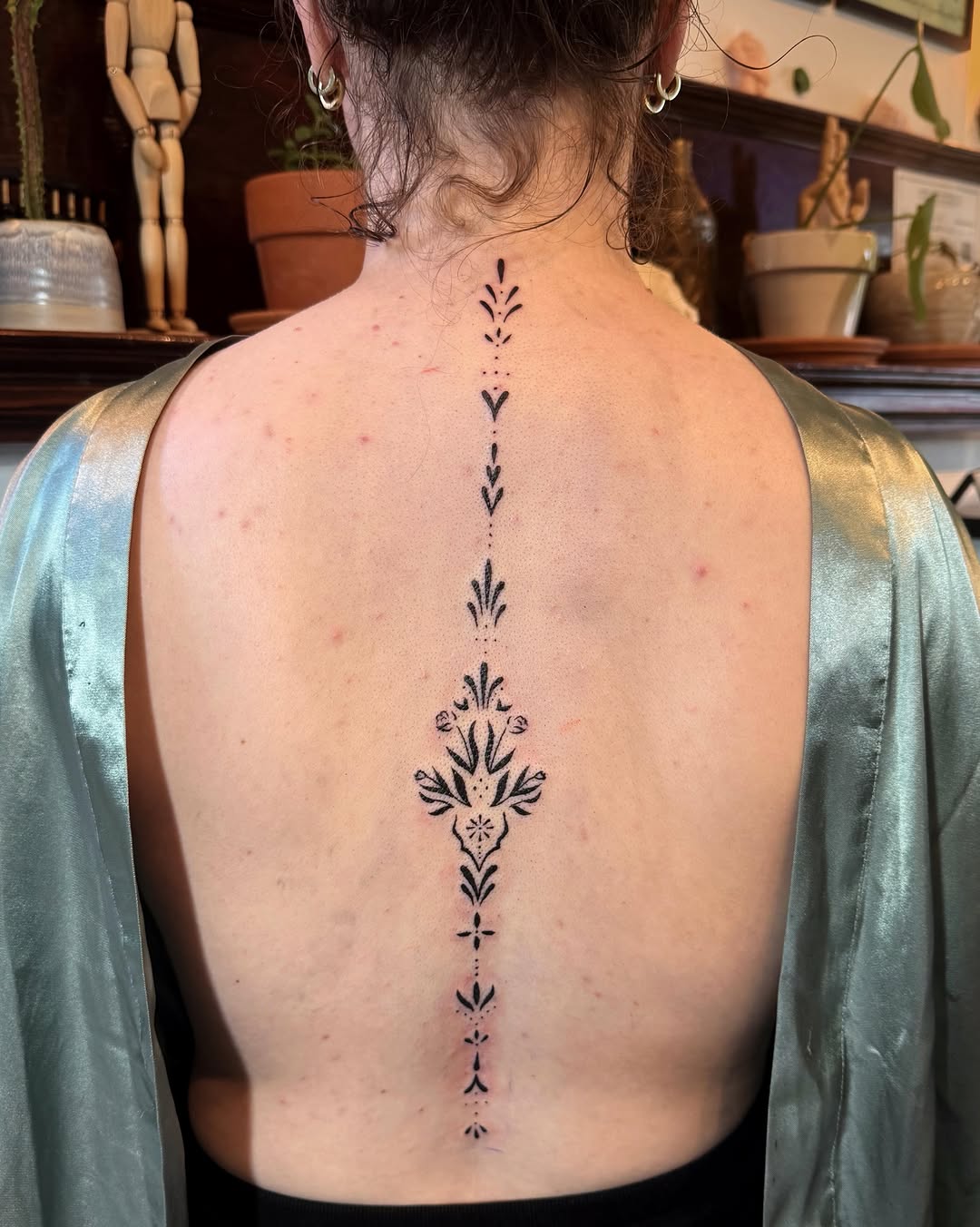 Ornamental spine design ornamental tattoo on the back by Luna Enriquez⚡️, Portland, Oregon