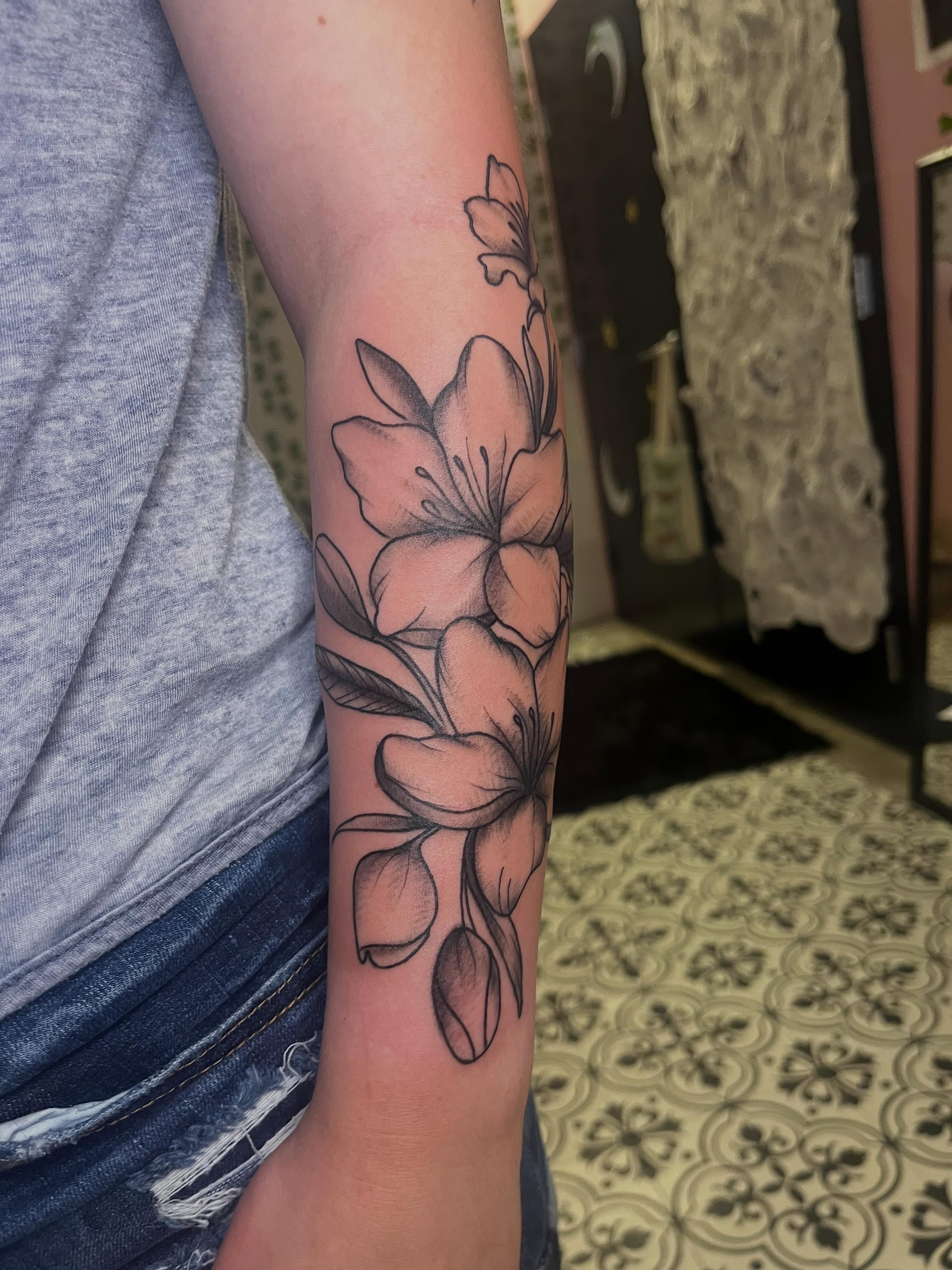 Tattoo by @elizabethzerena — black_and_grey