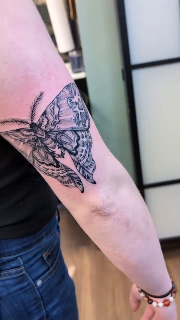 Tattoo by @voodoo_dollface_tattoo — black_and_grey, realism