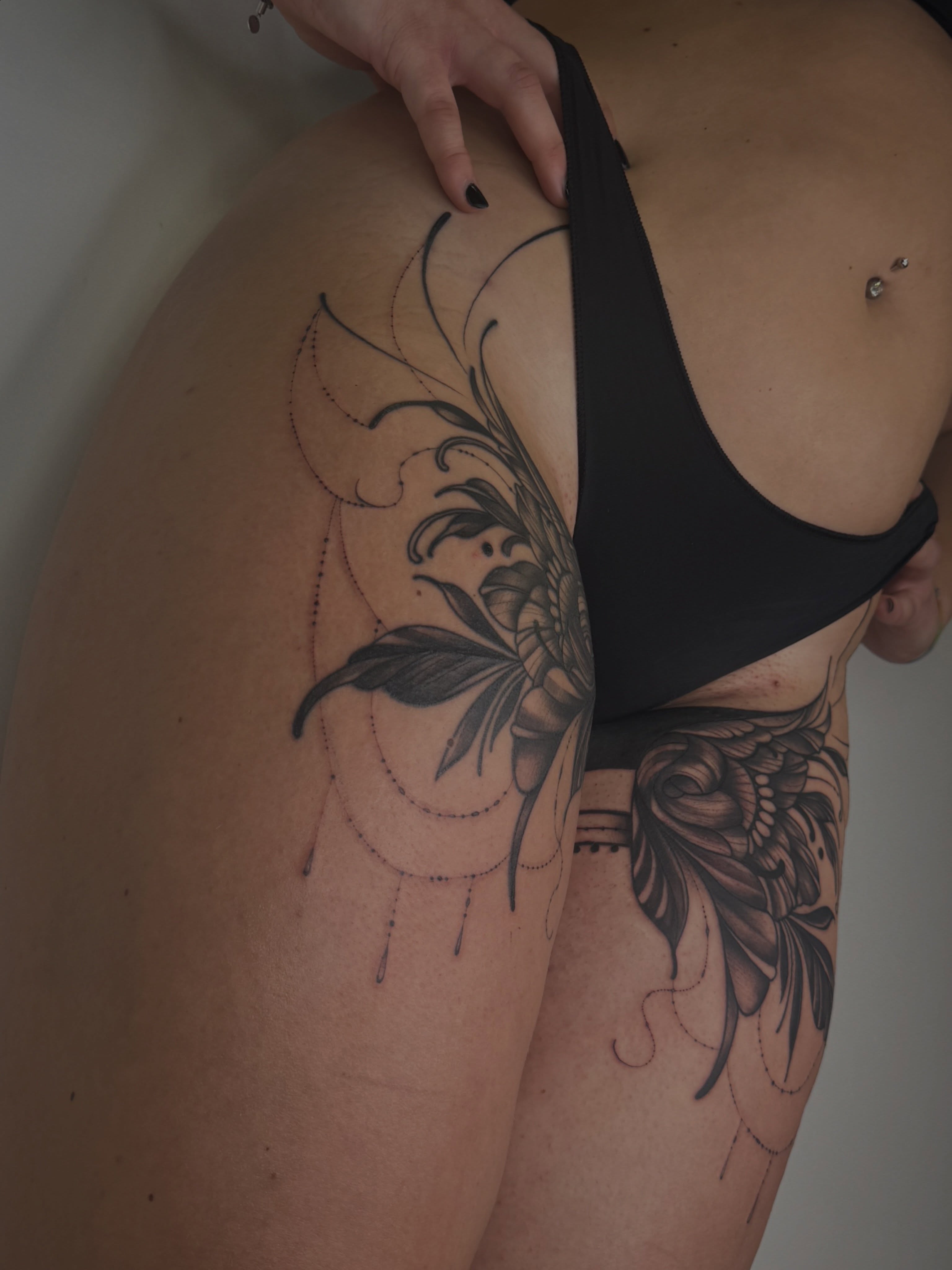Tattoo by @ermetica_tattoo — black_and_grey