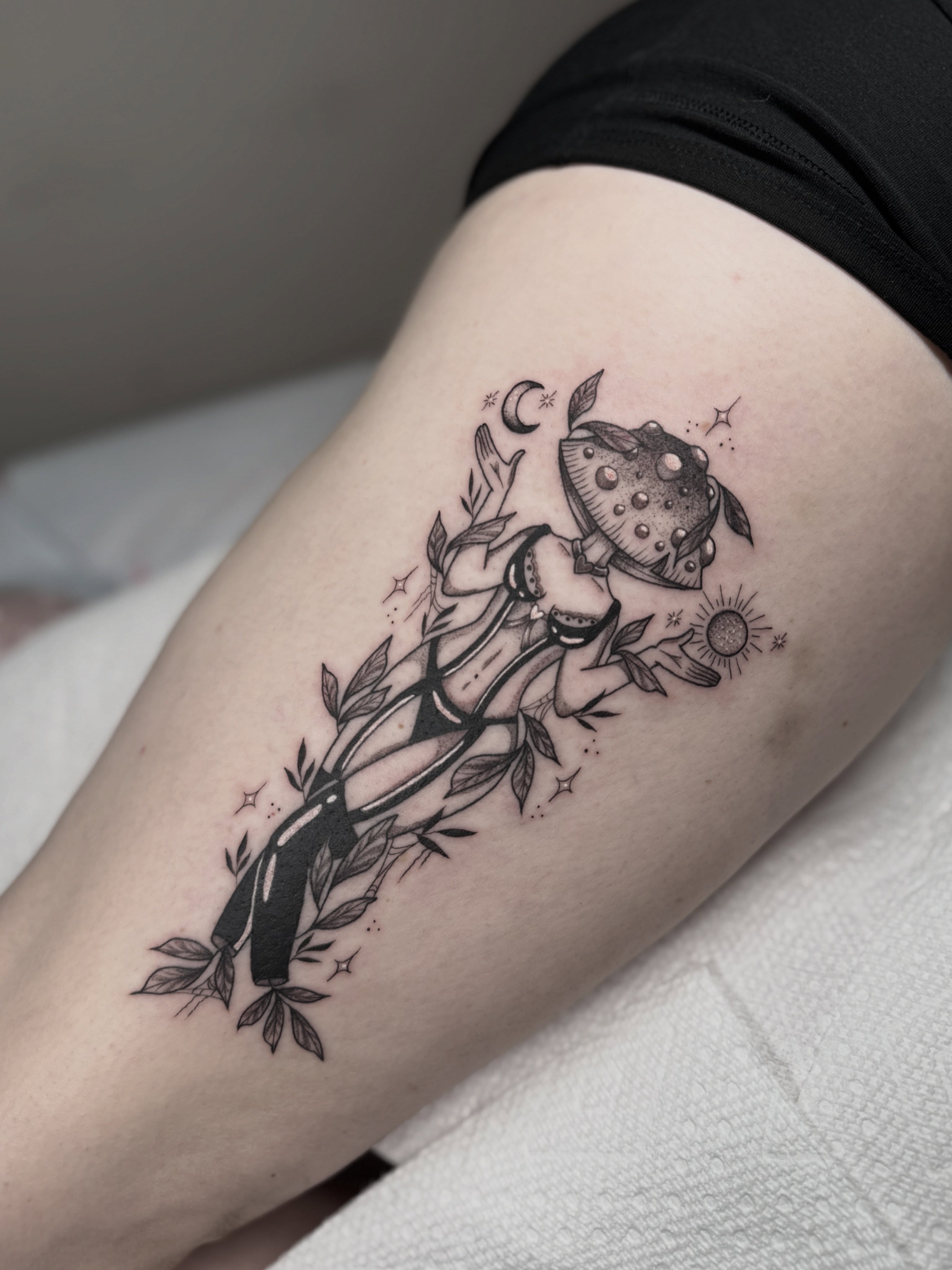 Astronaut with mushroom realism tattoo on the thigh by Mara Flores βπΛβ§