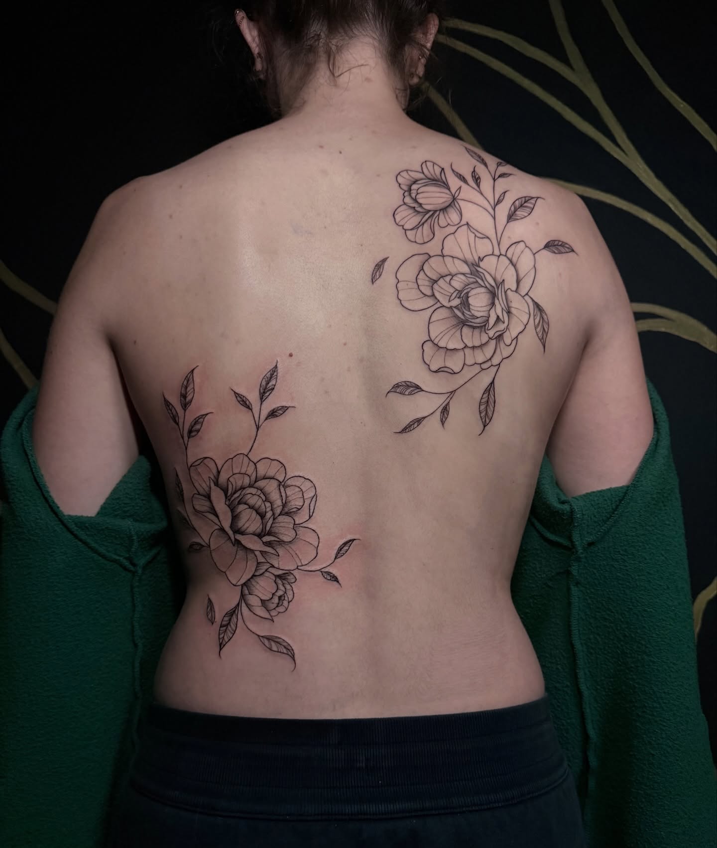 Floral black and grey tattoo on the back by Las Vegas Artist π©π½βπ¨