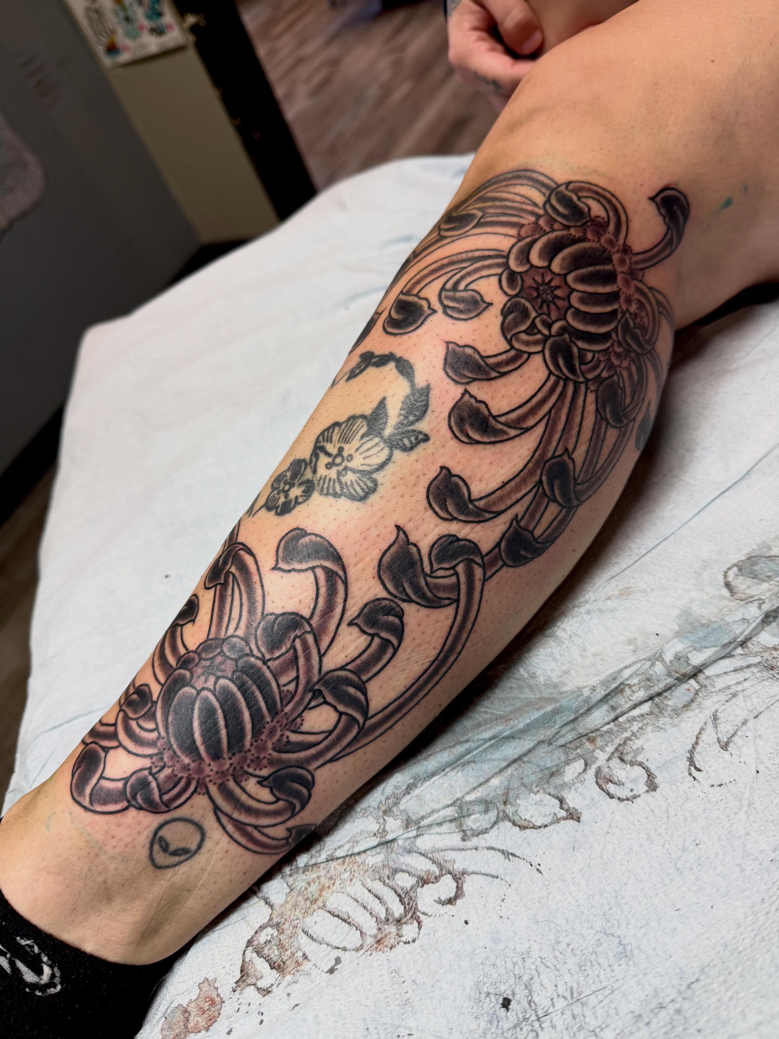 Chrysanthemum black and grey tattoo on the forearm by KevinBetsch