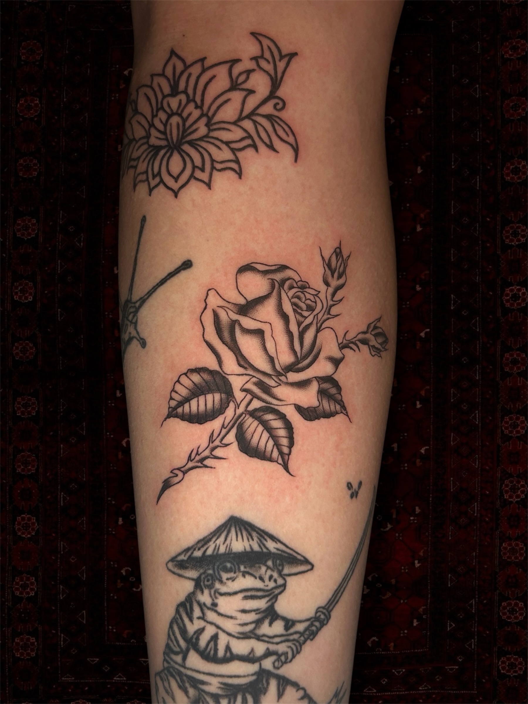 Rose and frog black and grey tattoo on the forearm by ⁂ 𝕽𝖊𝖆𝖌𝖆𝖓⁂, Texas City, Texas
